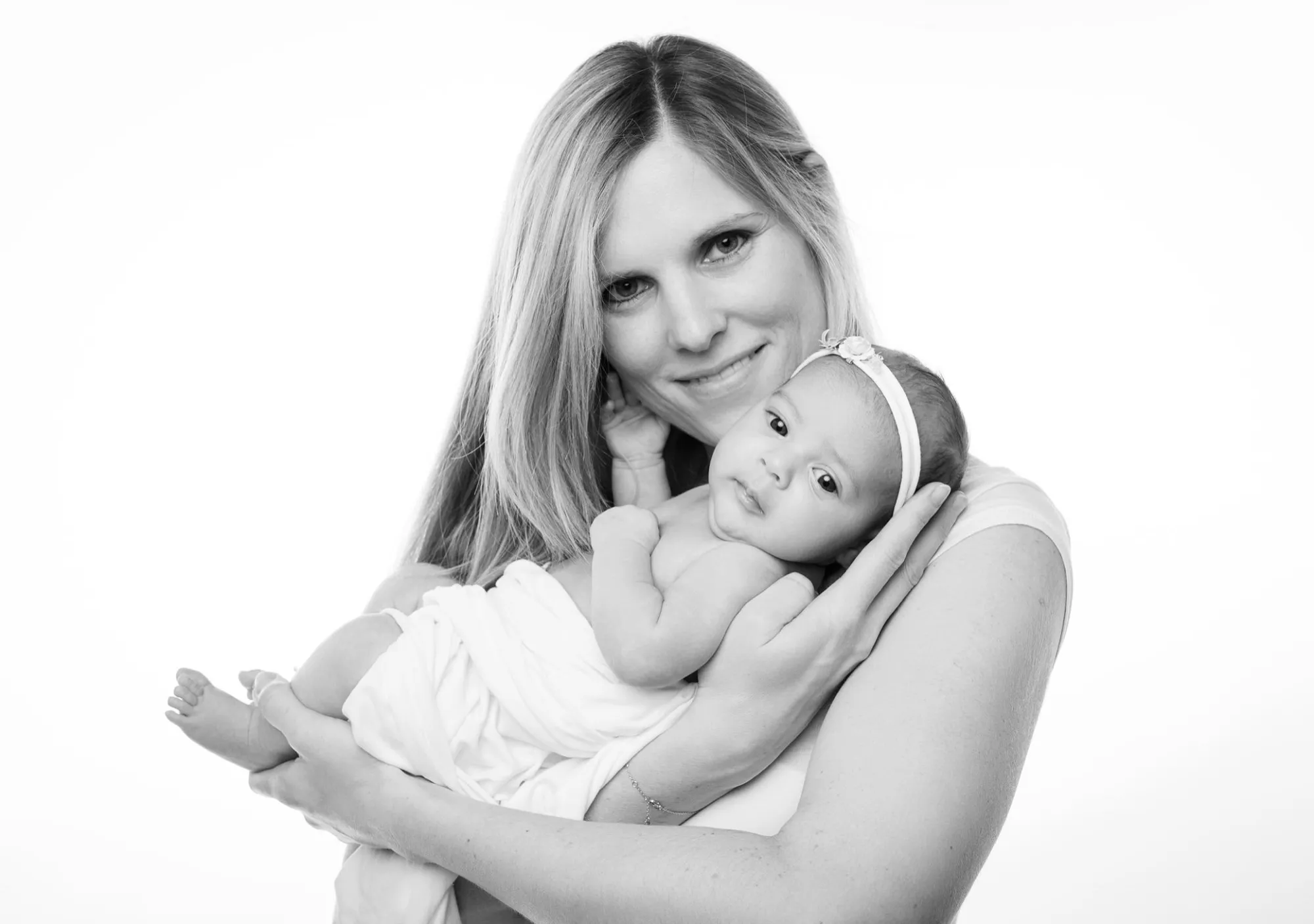 Photograph of a newborn session by Virginie Deronchêne, portrait photographer in Walloon Brabant