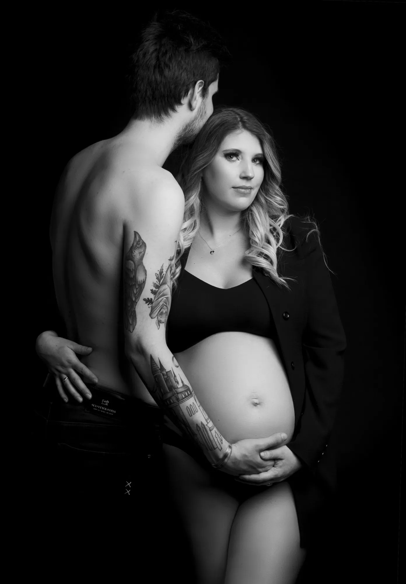 Photograph of a maternity session by Virginie Deronchêne, portrait photographer in Walloon Brabant
