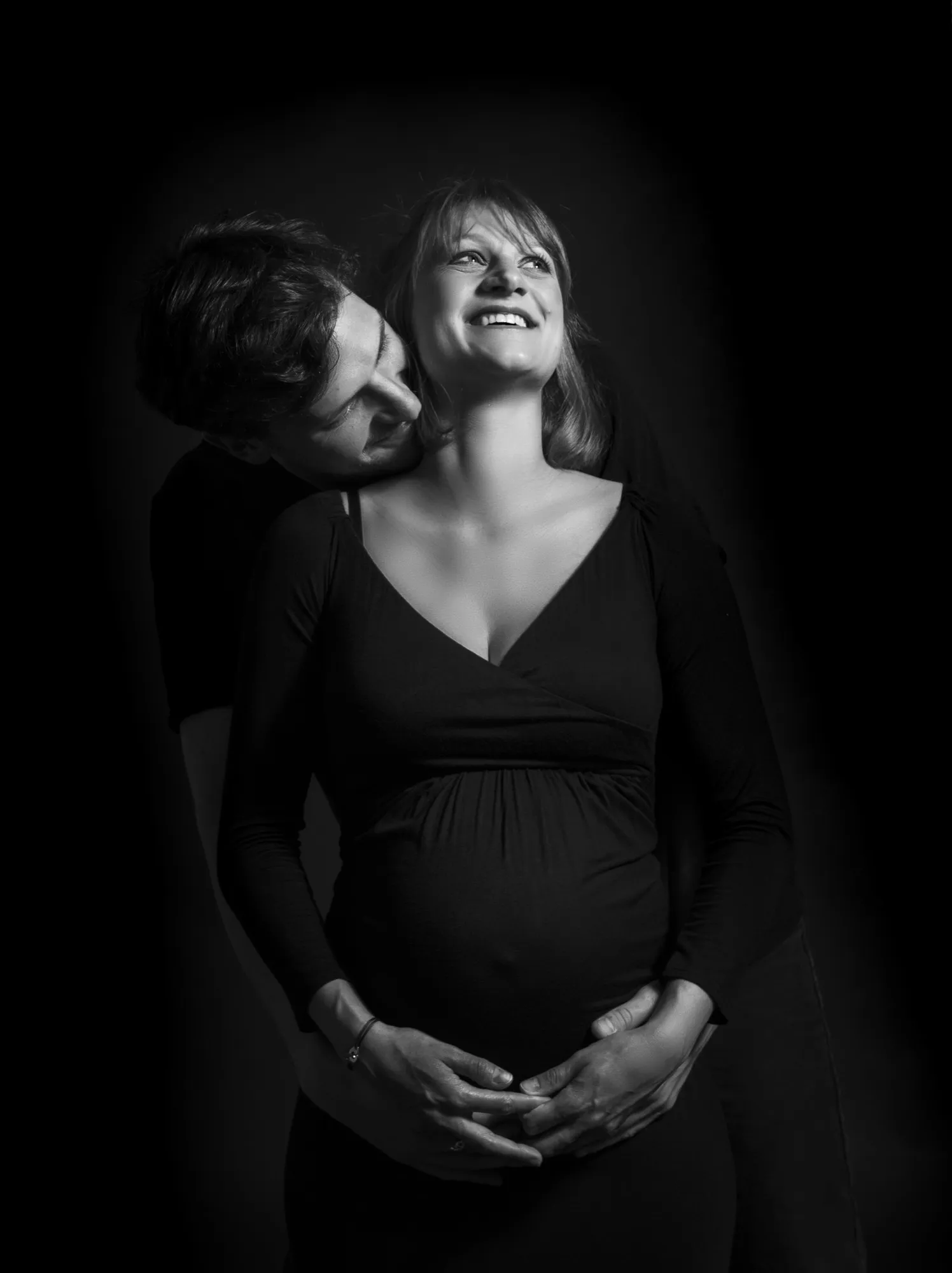 Photograph of a maternity session by Virginie Deronchêne, portrait photographer in Walloon Brabant