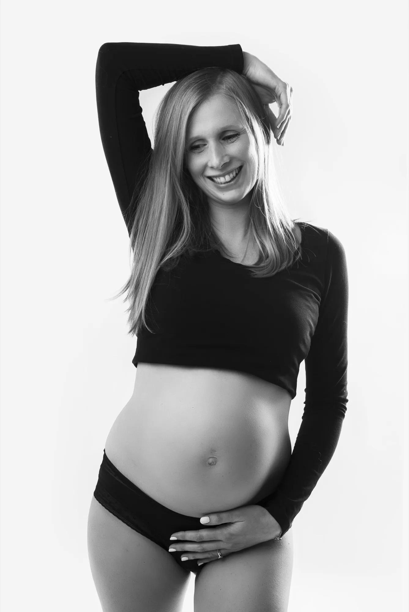 Photograph of a maternity session by Virginie Deronchêne, portrait photographer in Walloon Brabant
