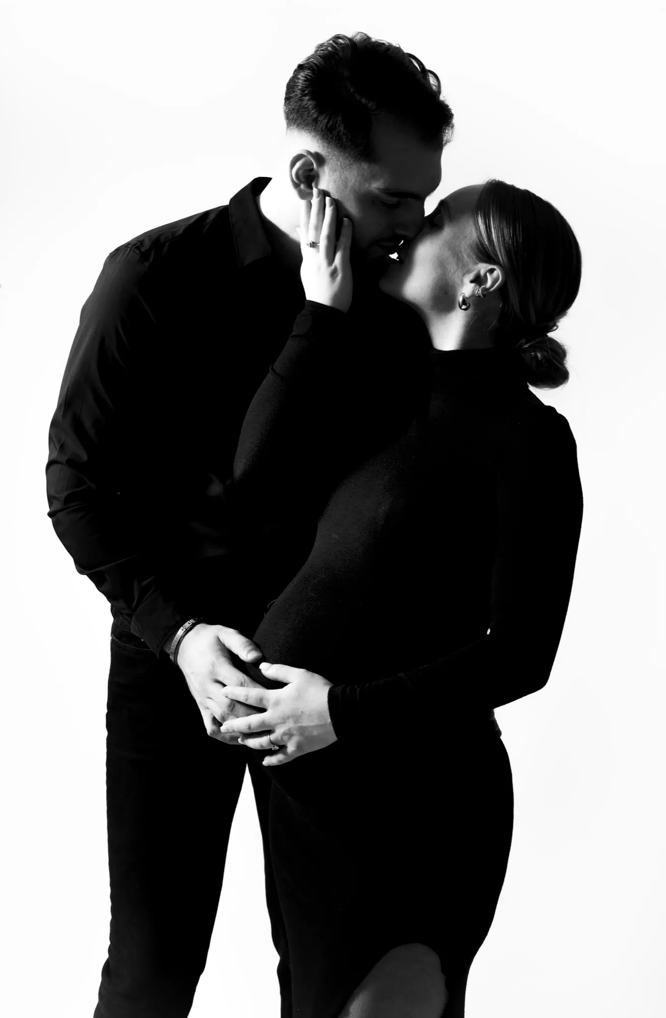 Photograph of a maternity session by Virginie Deronchêne, portrait photographer in Walloon Brabant