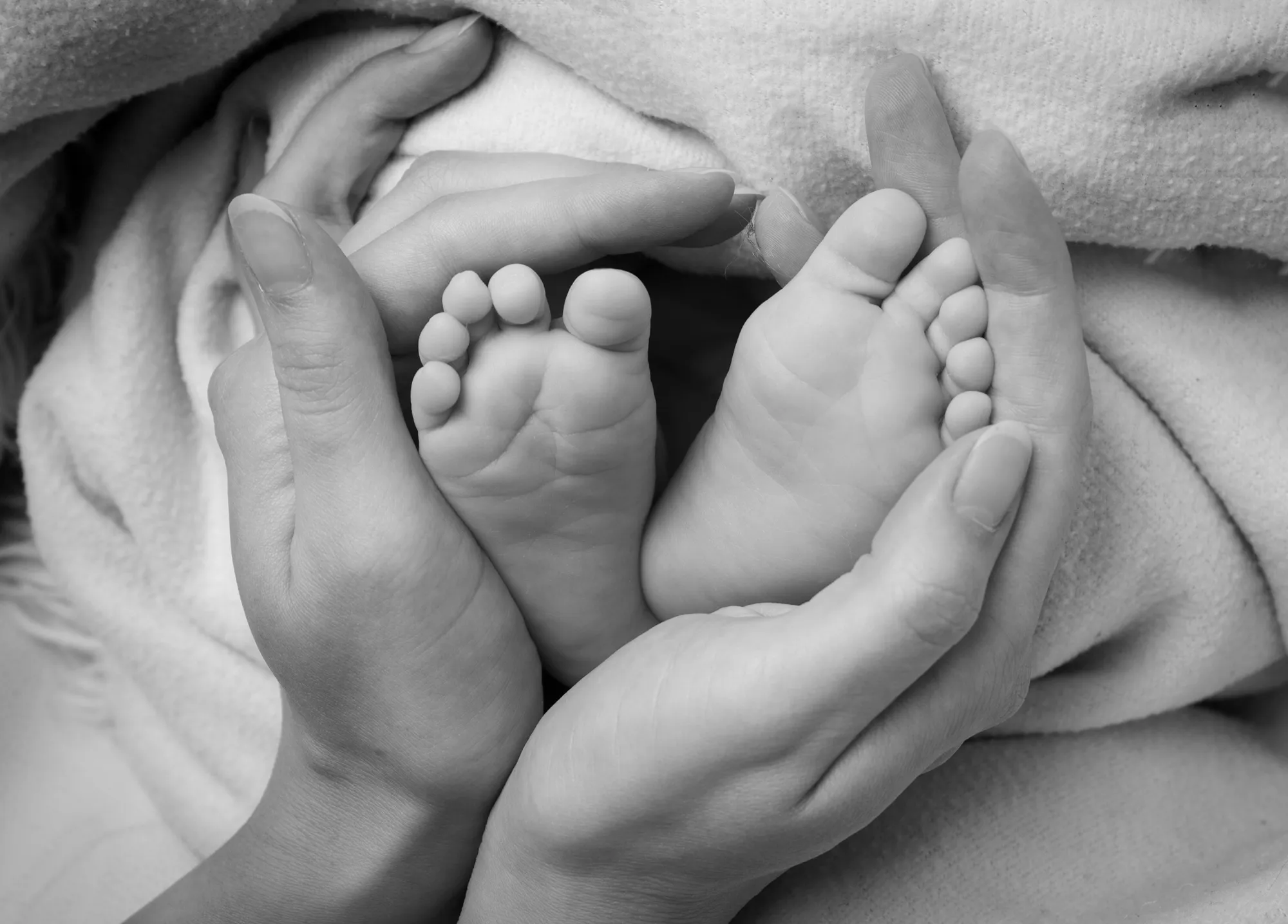 Photograph of a newborn session by Virginie Deronchêne, portrait photographer in Walloon Brabant