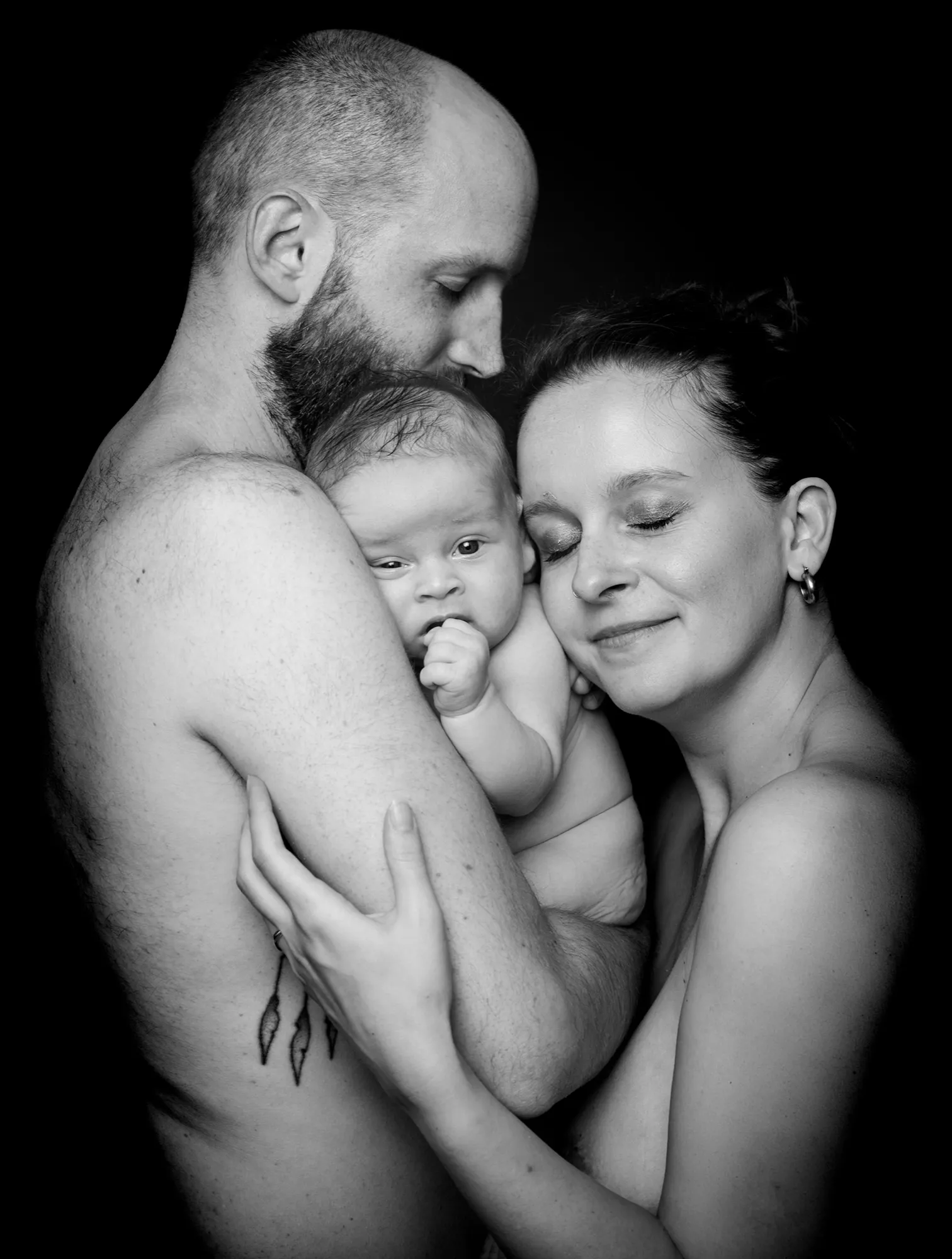 Photograph of a newborn session by Virginie Deronchêne, portrait photographer in Walloon Brabant