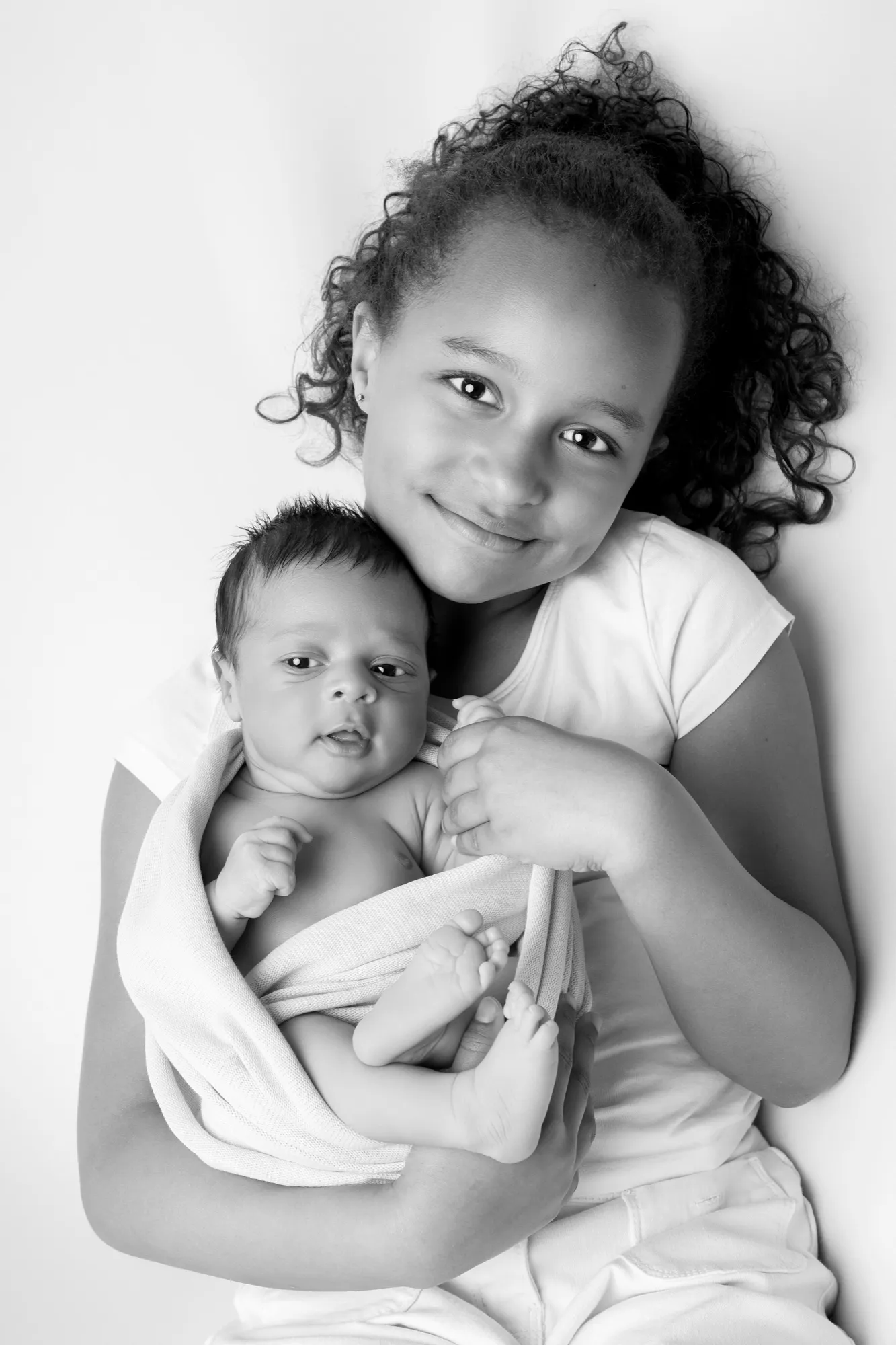 Photograph of a newborn session by Virginie Deronchêne, portrait photographer in Walloon Brabant