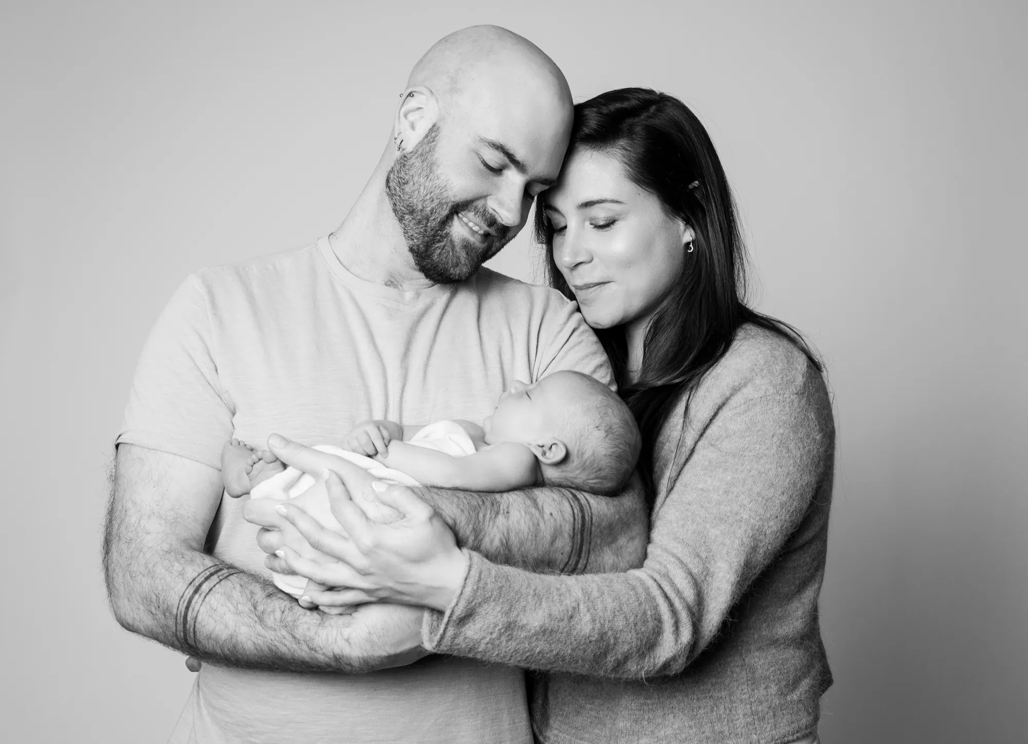 Photograph of a newborn session by Virginie Deronchêne, portrait photographer in Walloon Brabant