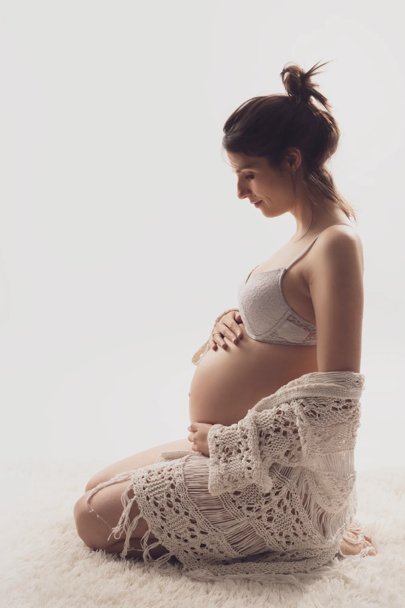 Photograph of a maternity session by Virginie Deronchêne, portrait photographer in Walloon Brabant