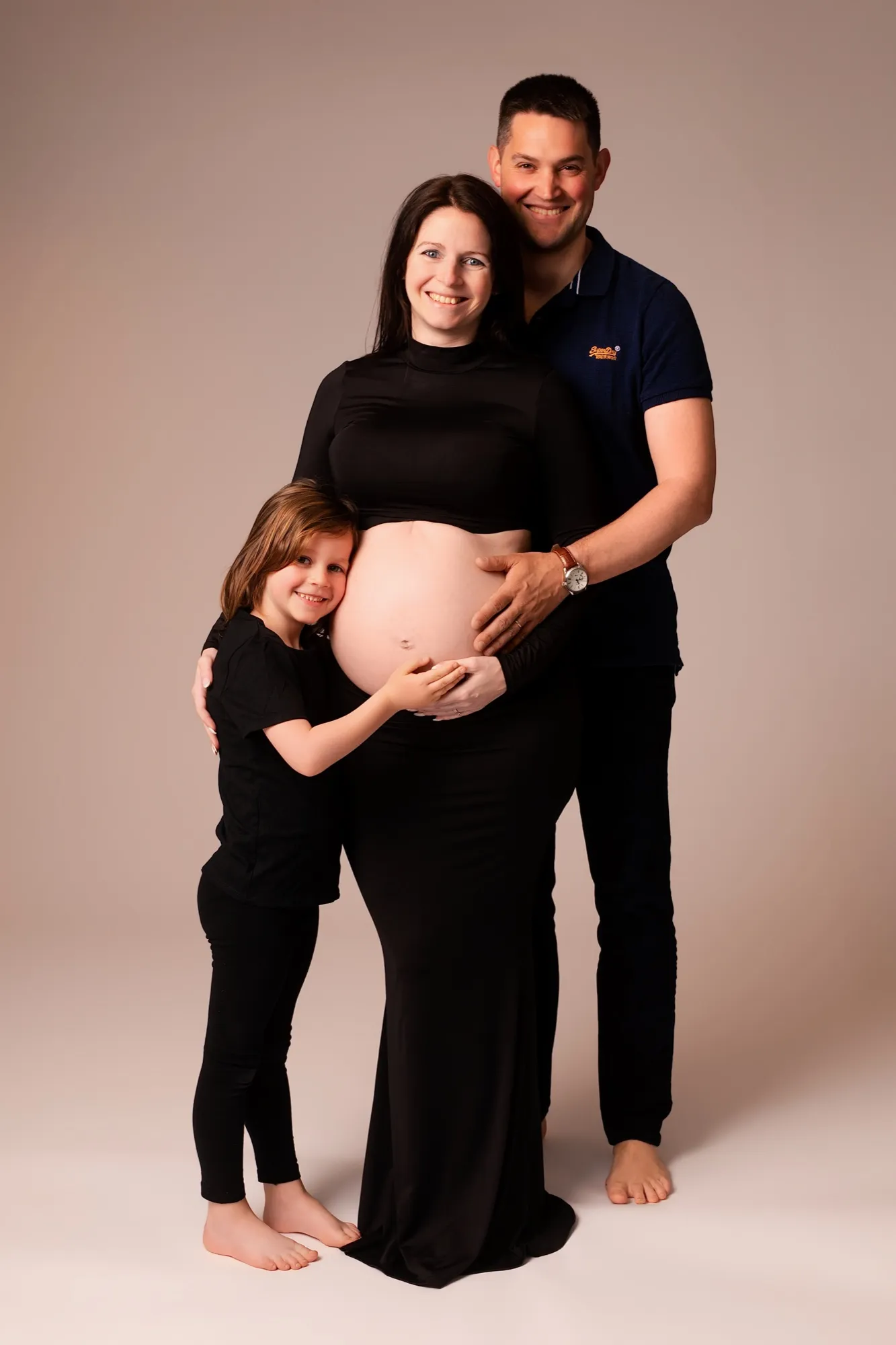 Photograph of a maternity session by Virginie Deronchêne, portrait photographer in Walloon Brabant