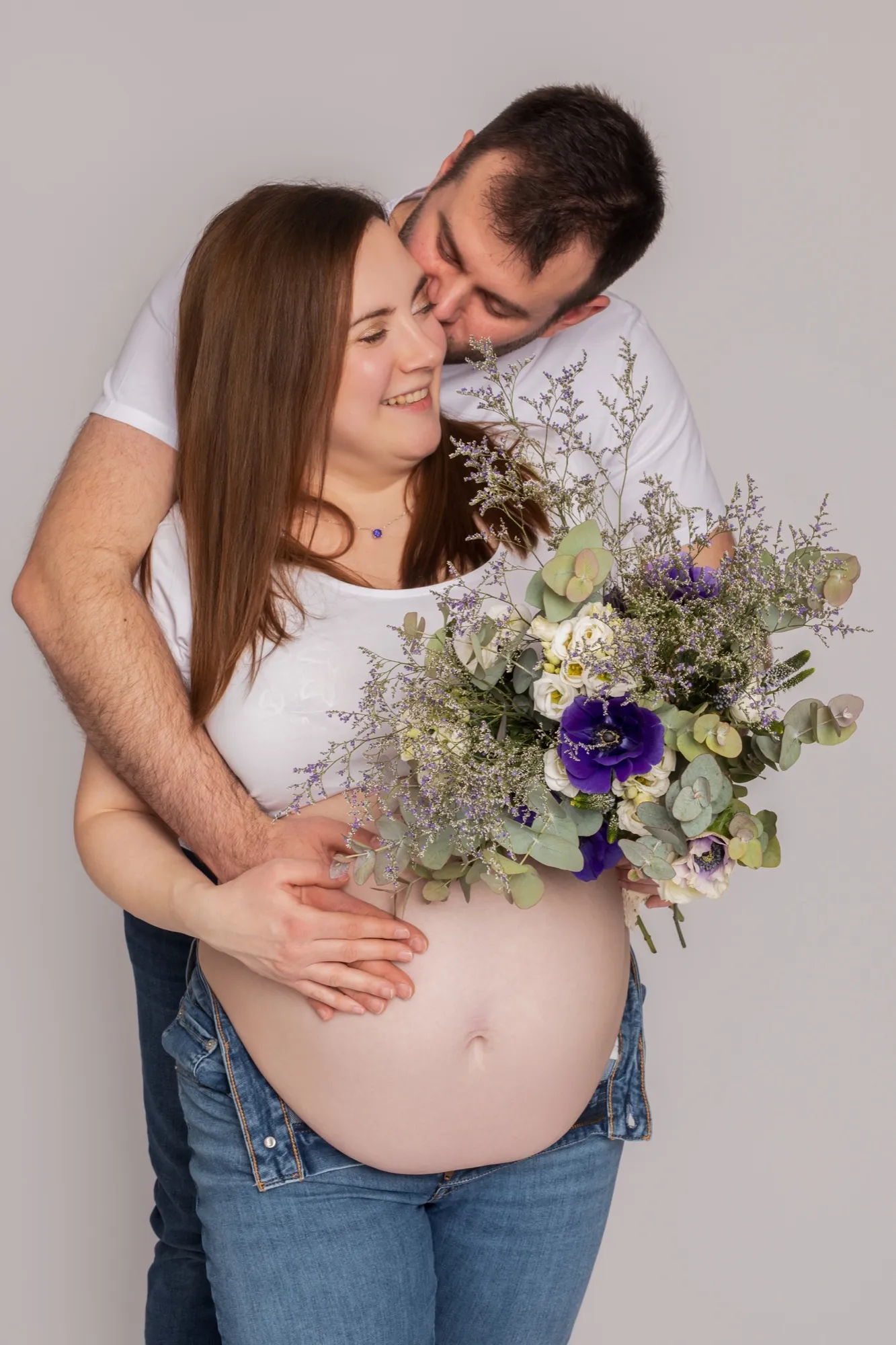 Photograph of a maternity session by Virginie Deronchêne, portrait photographer in Walloon Brabant