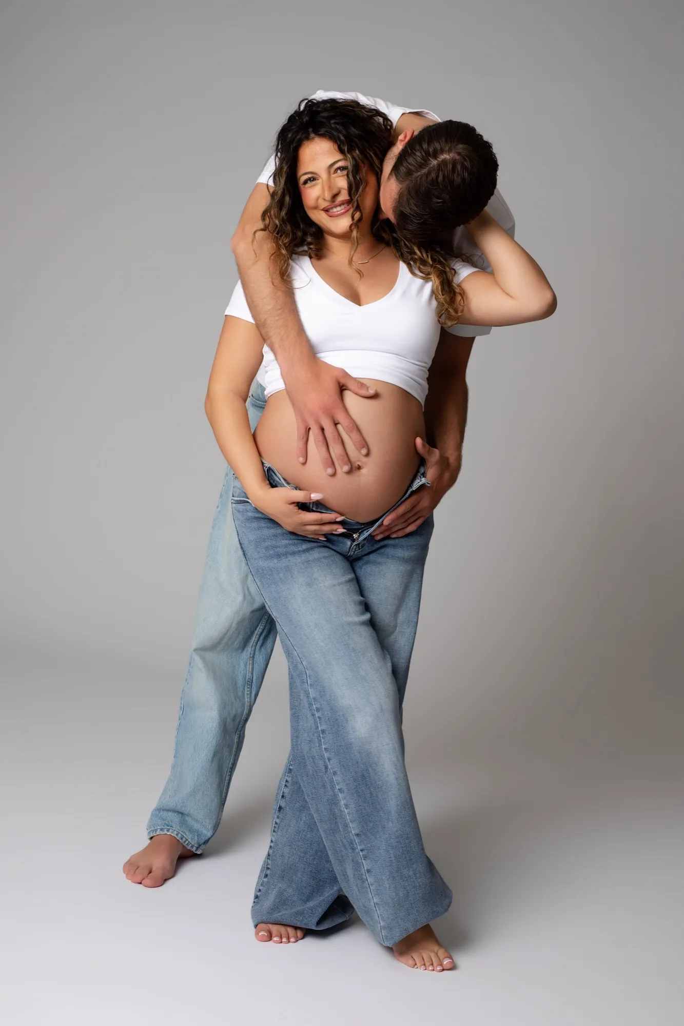 Photograph of a maternity session by Virginie Deronchêne, portrait photographer in Walloon Brabant