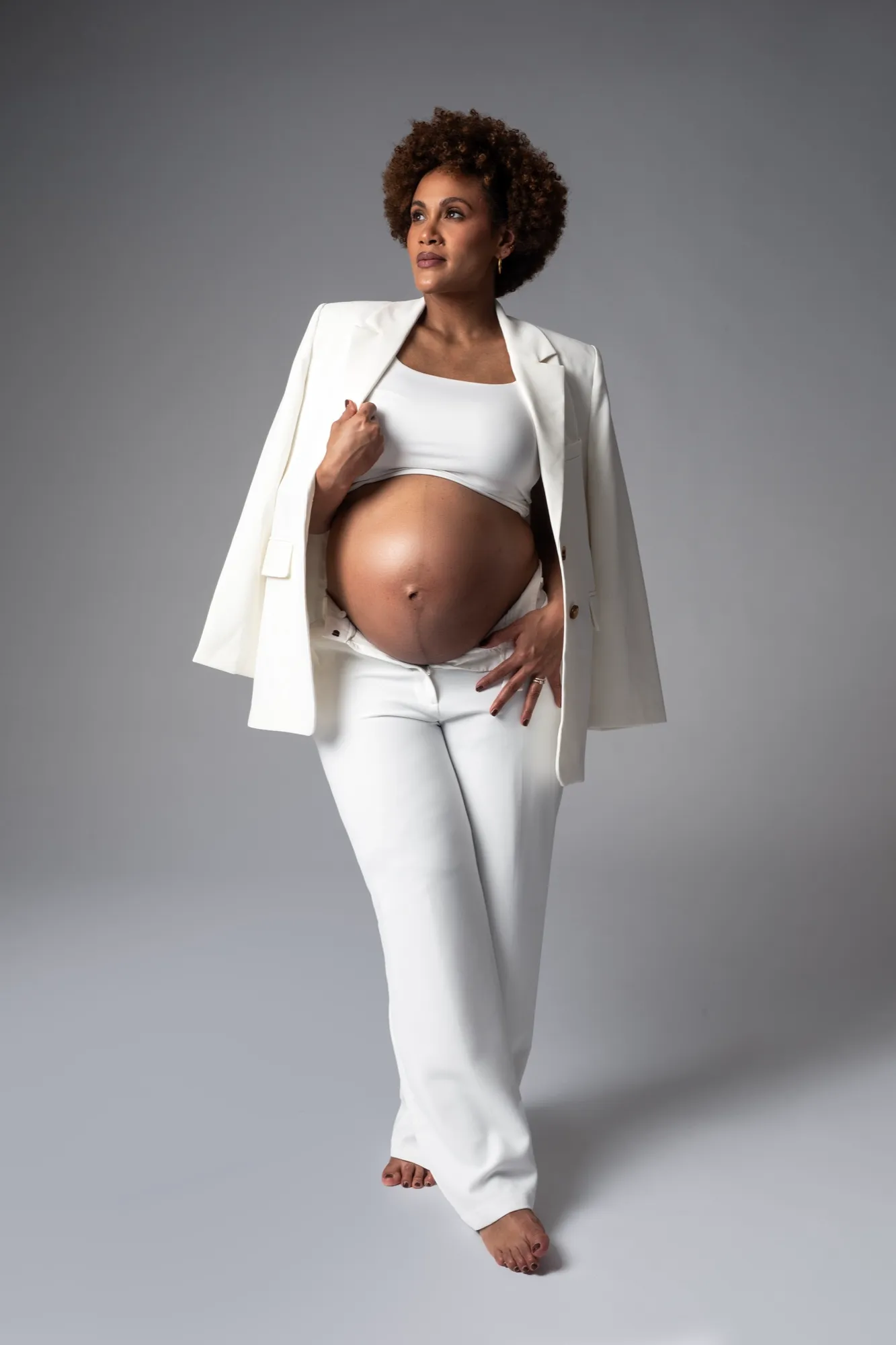 Photograph of a maternity session by Virginie Deronchêne, portrait photographer in Walloon Brabant
