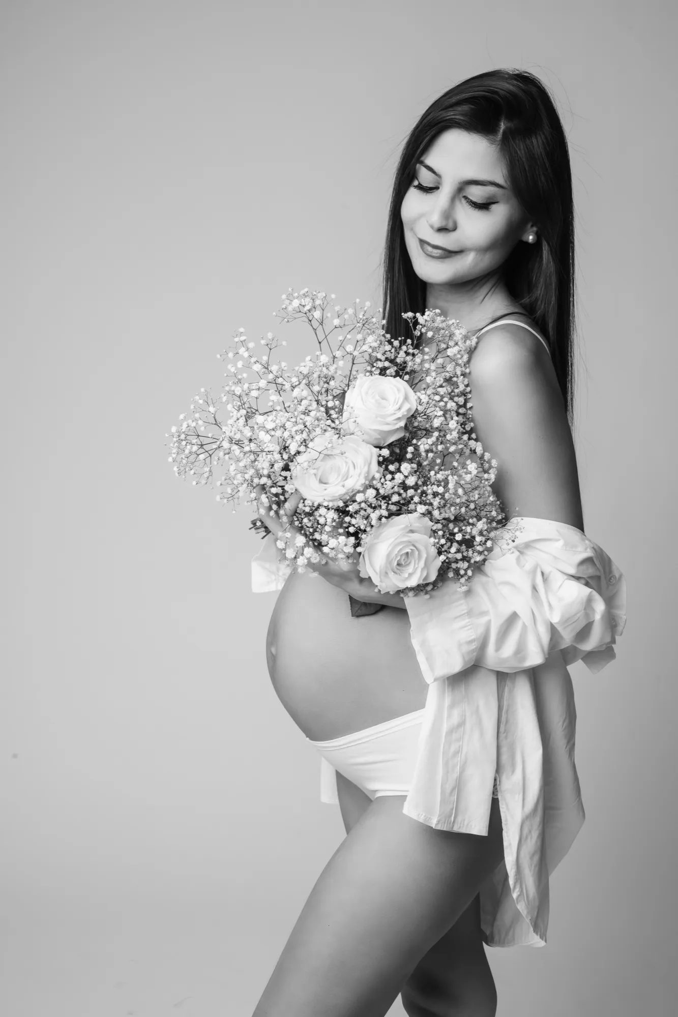 Photograph of a maternity session by Virginie Deronchêne, portrait photographer in Walloon Brabant