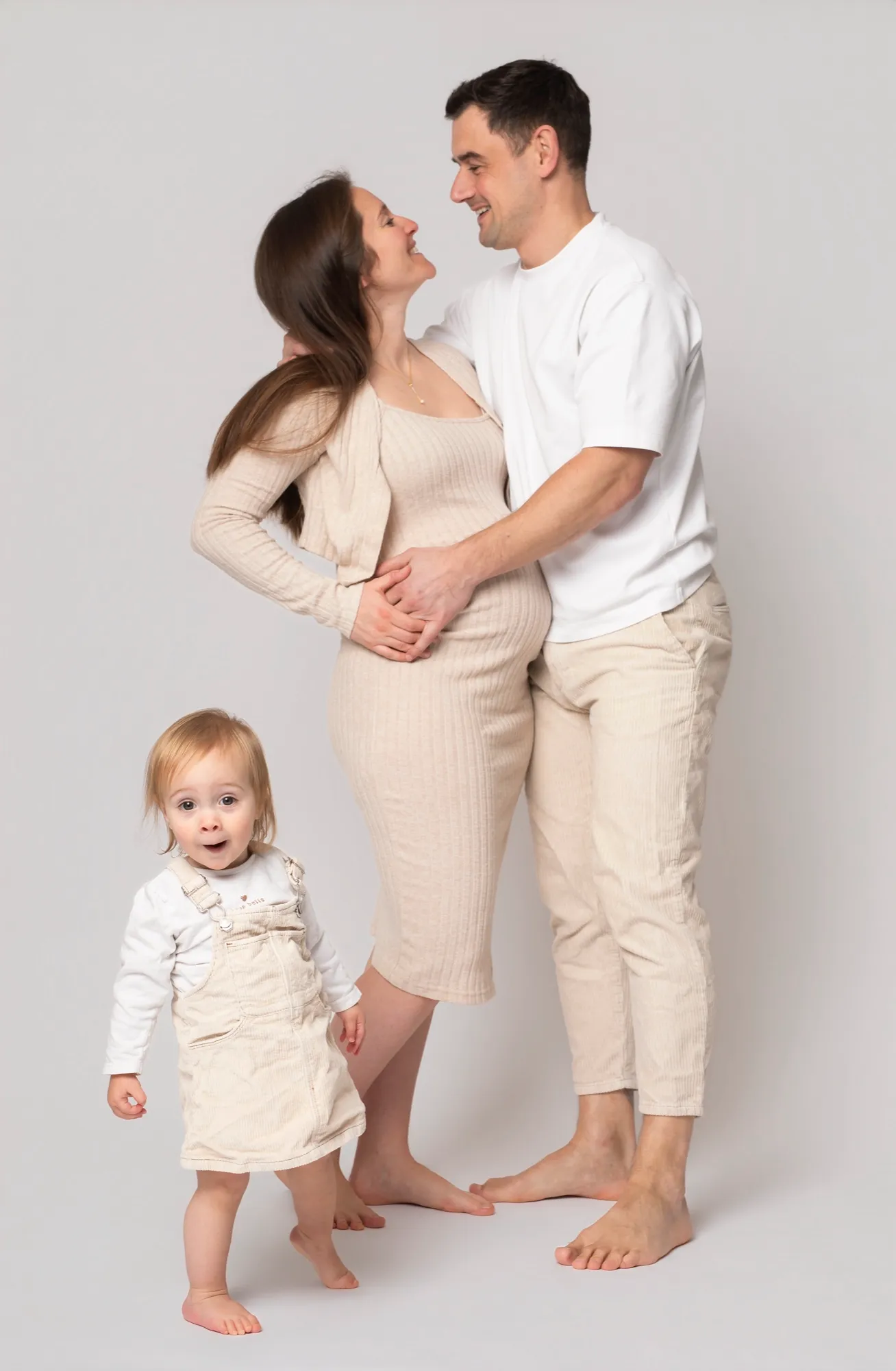 Photograph of a maternity session by Virginie Deronchêne, portrait photographer in Walloon Brabant