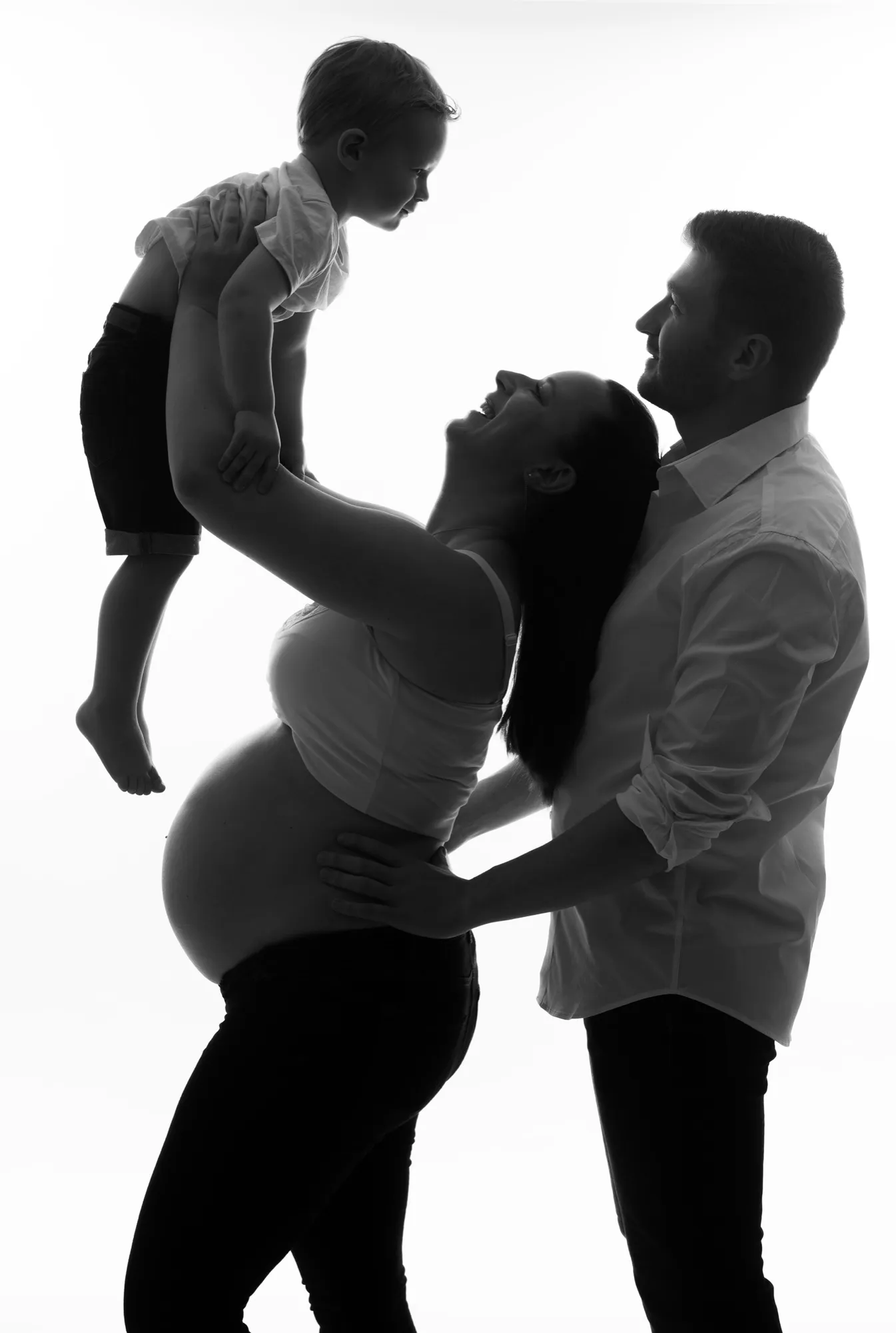 Photograph of a maternity session by Virginie Deronchêne, portrait photographer in Walloon Brabant