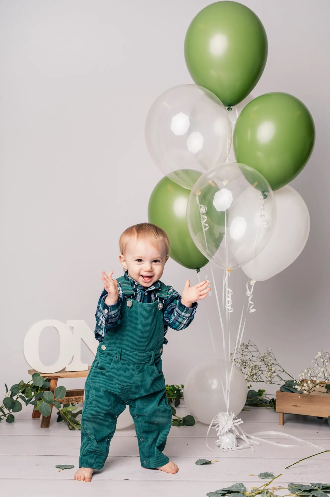 Photograph of a birthday session by Virginie Deronchêne, portrait photographer in Walloon Brabant