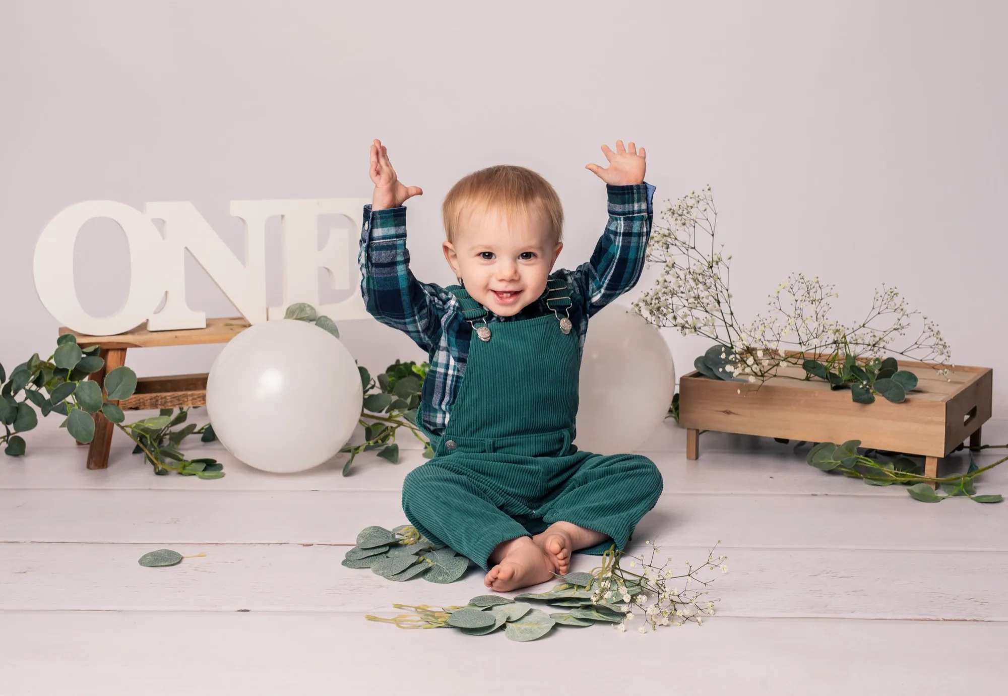 Photograph of a birthday session by Virginie Deronchêne, portrait photographer in Walloon Brabant