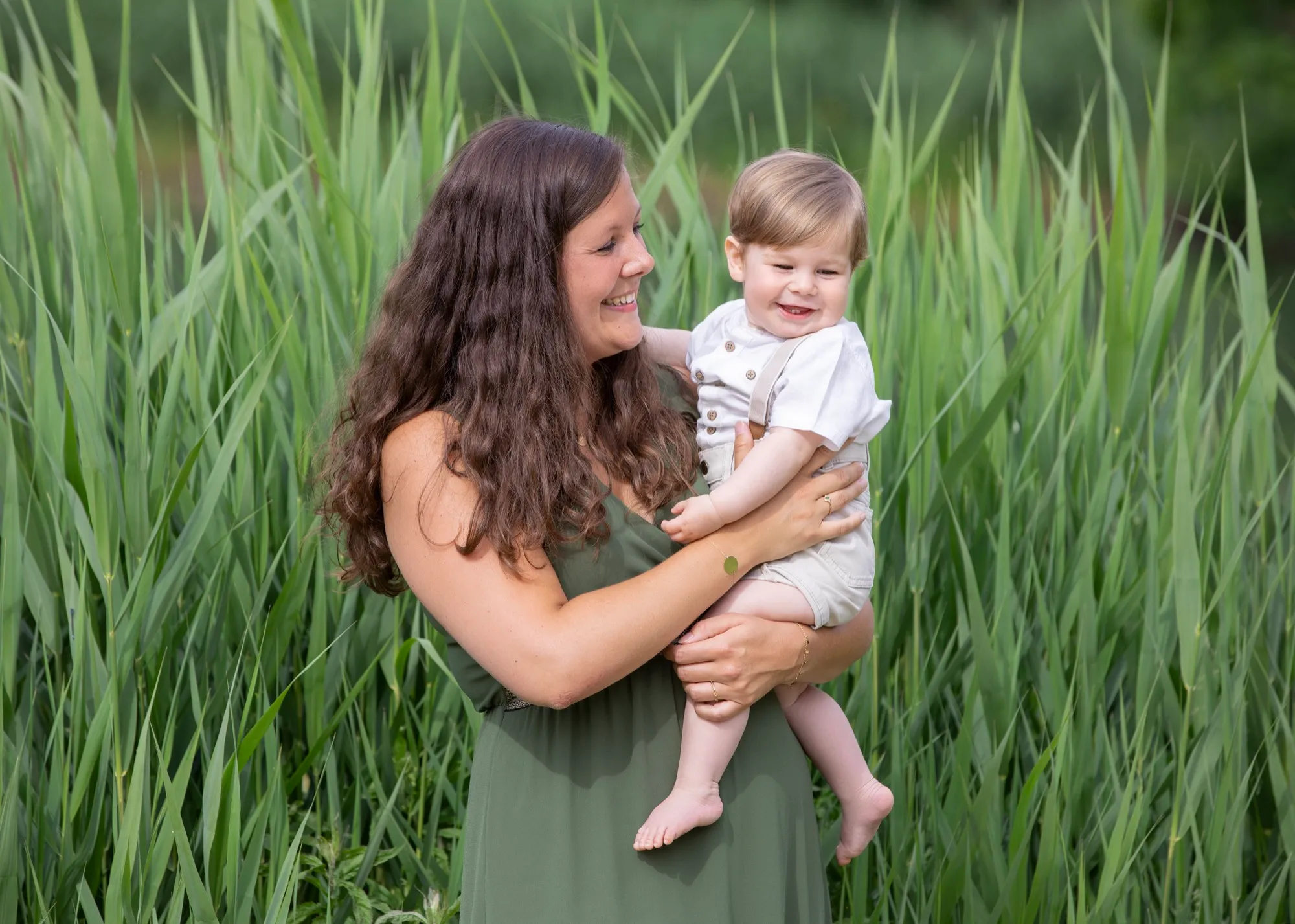 Photograph of a baby session by Virginie Deronchêne, portrait photographer in Walloon Brabant