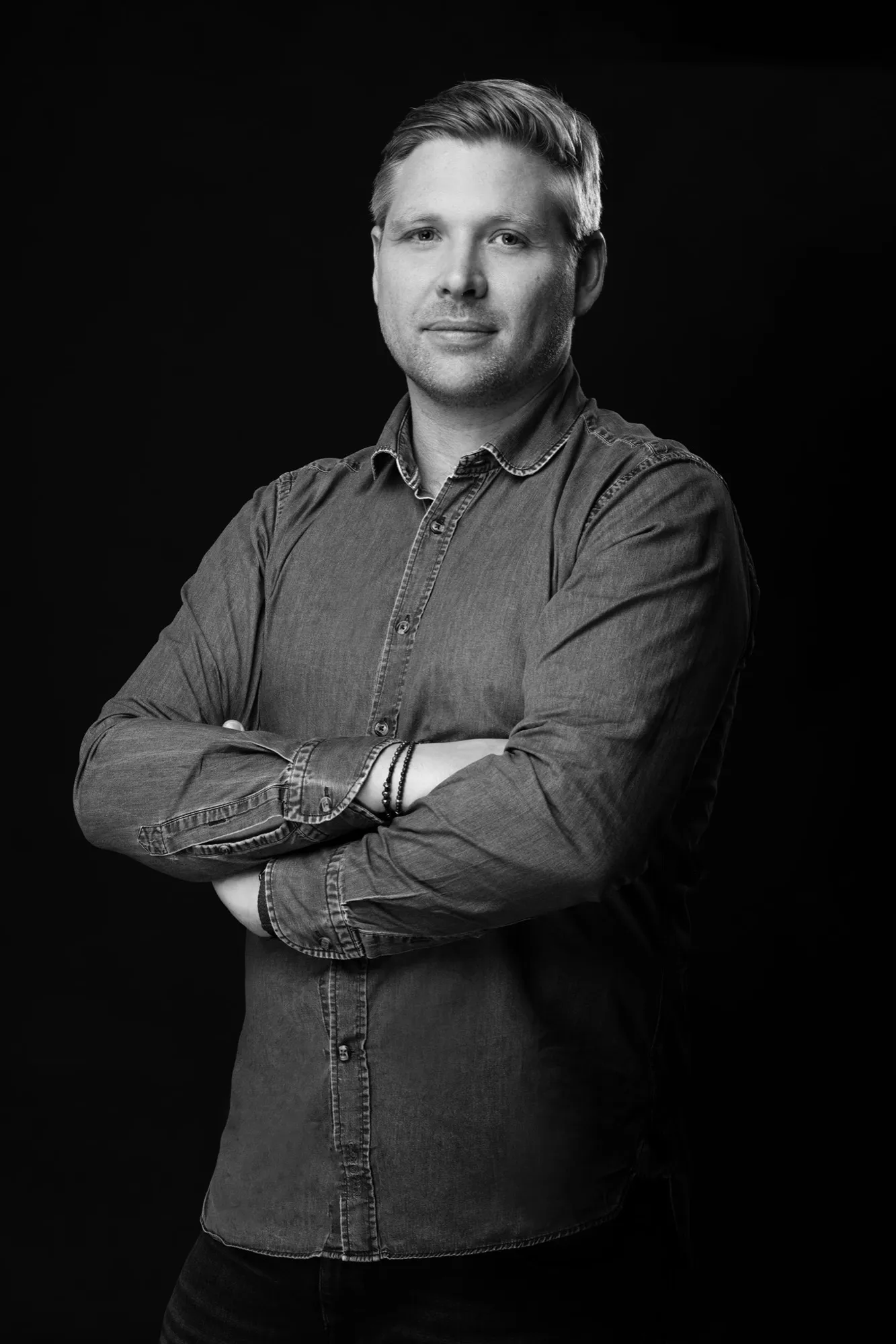 Photograph of a corporate portrait by Virginie Deronchêne, portrait photographer in Walloon Brabant