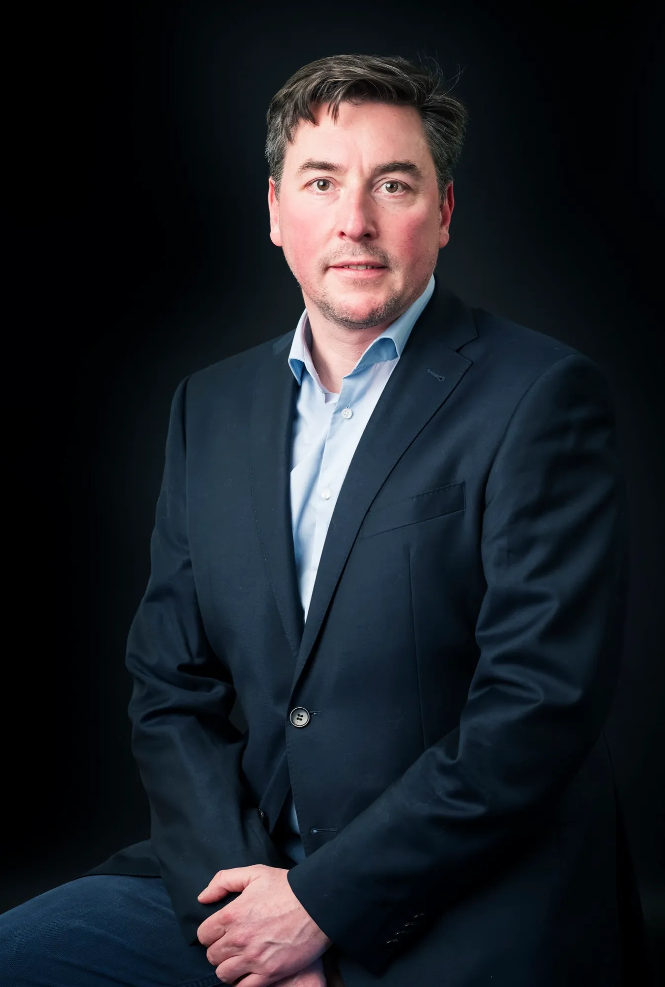 Photograph of a corporate portrait by Virginie Deronchêne, portrait photographer in Walloon Brabant