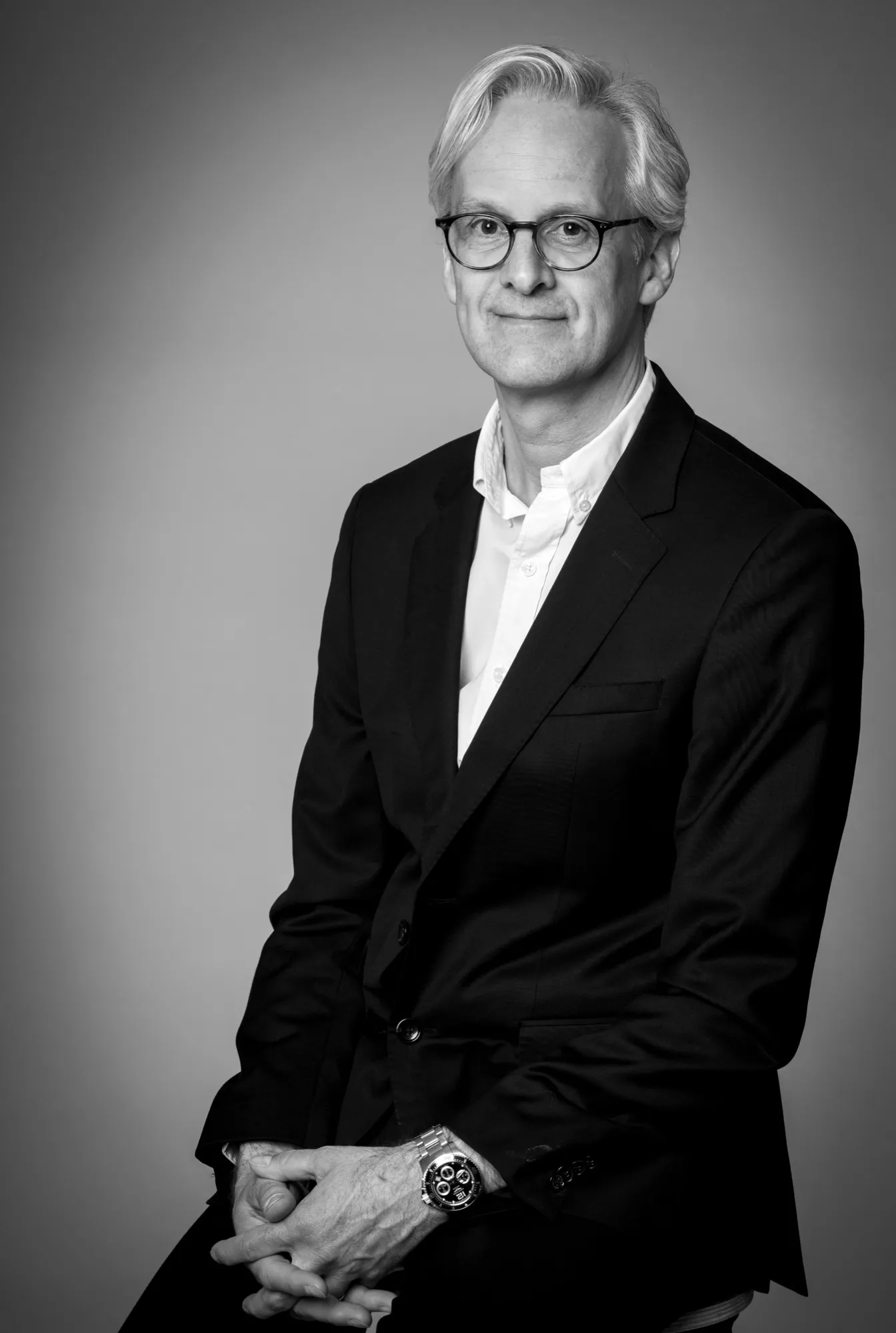 Photograph of a corporate portrait by Virginie Deronchêne, portrait photographer in Walloon Brabant