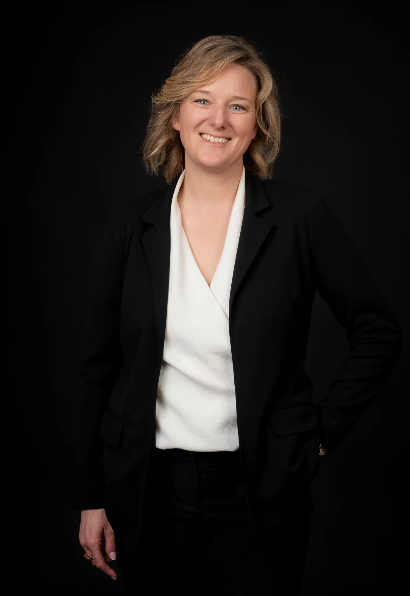 Photograph of a corporate portrait by Virginie Deronchêne, portrait photographer in Walloon Brabant
