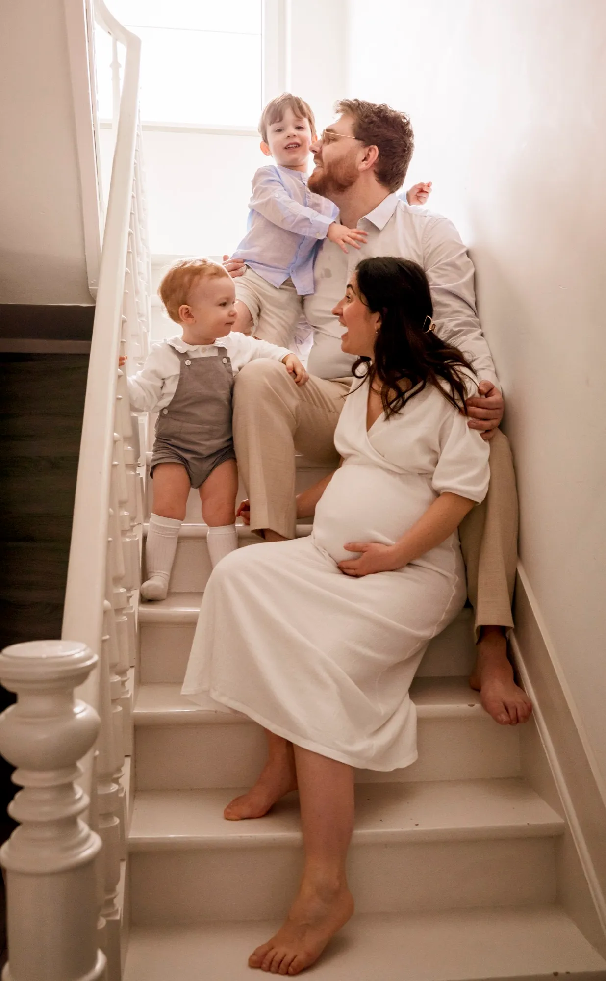 Photograph of a family session by Virginie Deronchêne, portrait photographer in Walloon Brabant