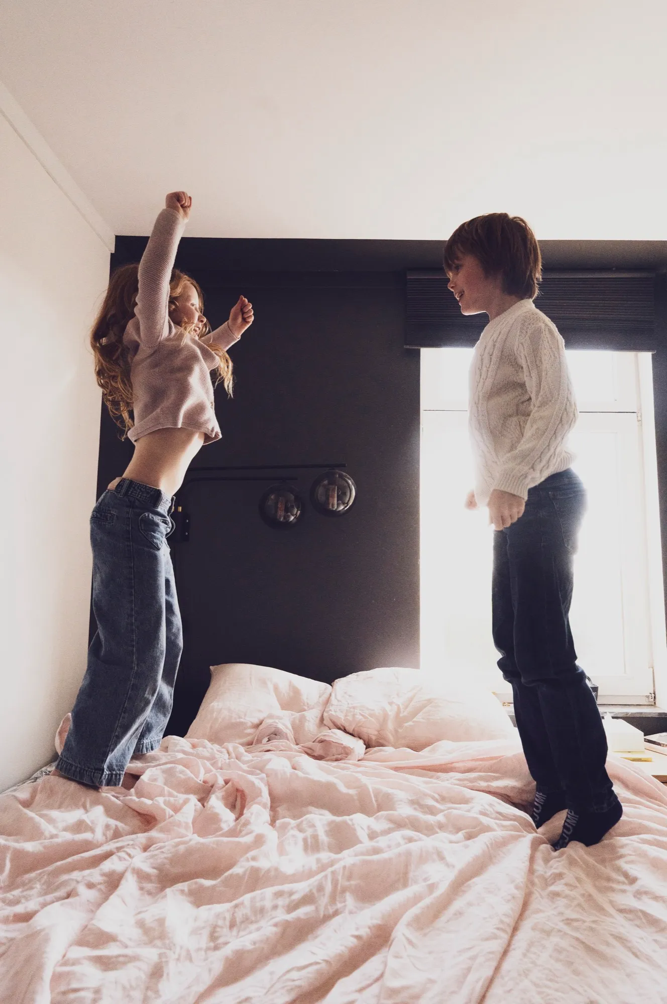 Photograph of a family session by Virginie Deronchêne, portrait photographer in Walloon Brabant