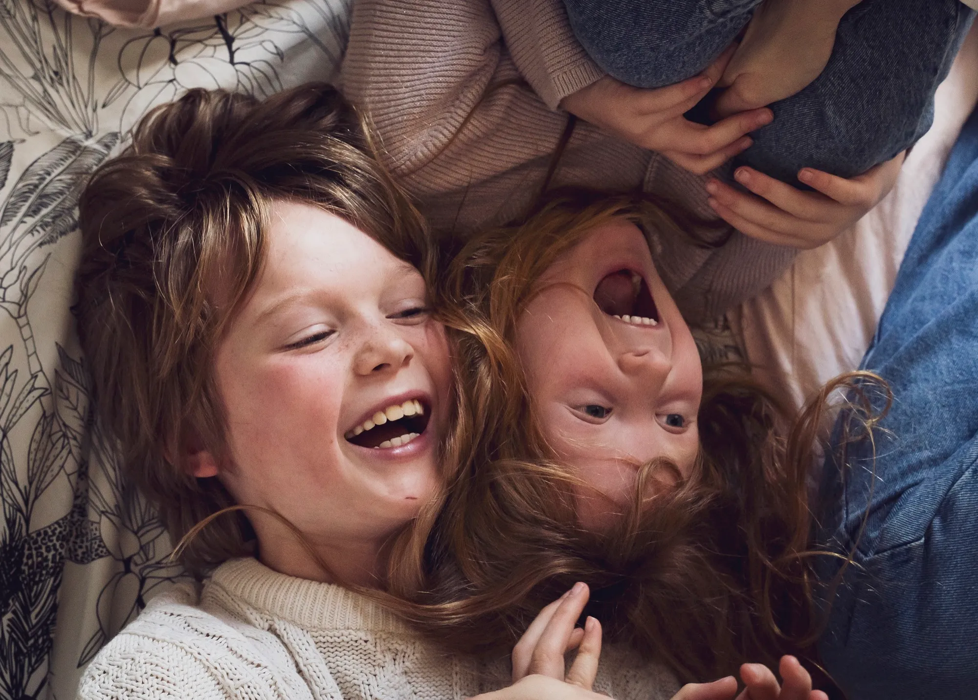Photograph of a family session by Virginie Deronchêne, portrait photographer in Walloon Brabant