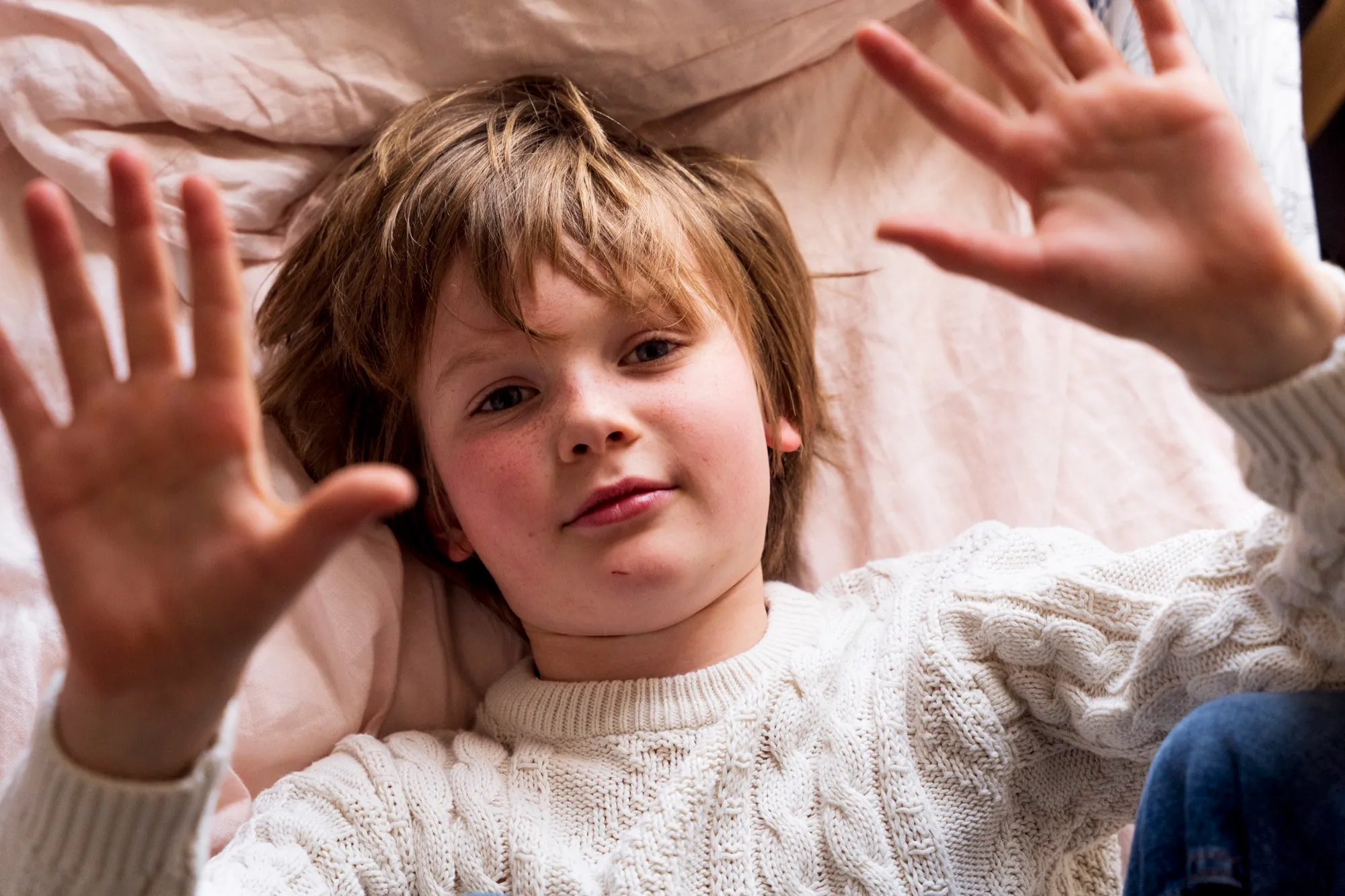 Photograph of a family session by Virginie Deronchêne, portrait photographer in Walloon Brabant