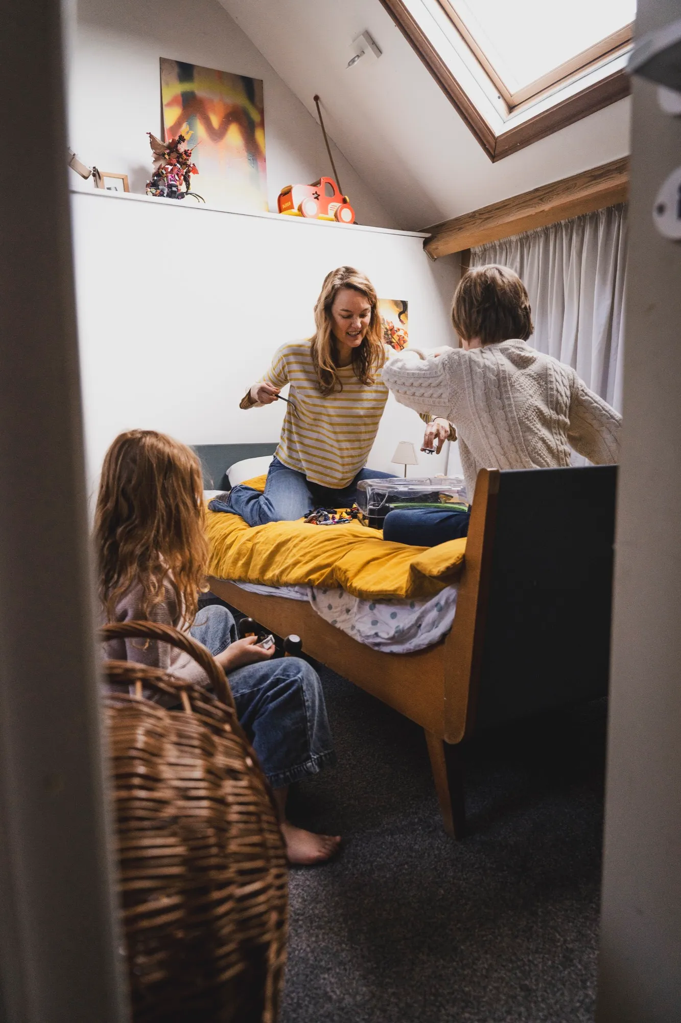 Photograph of a family session by Virginie Deronchêne, portrait photographer in Walloon Brabant
