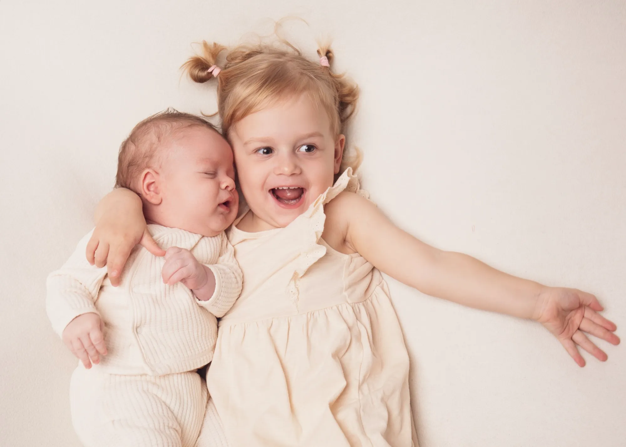Photograph of a family session by Virginie Deronchêne, portrait photographer in Walloon Brabant