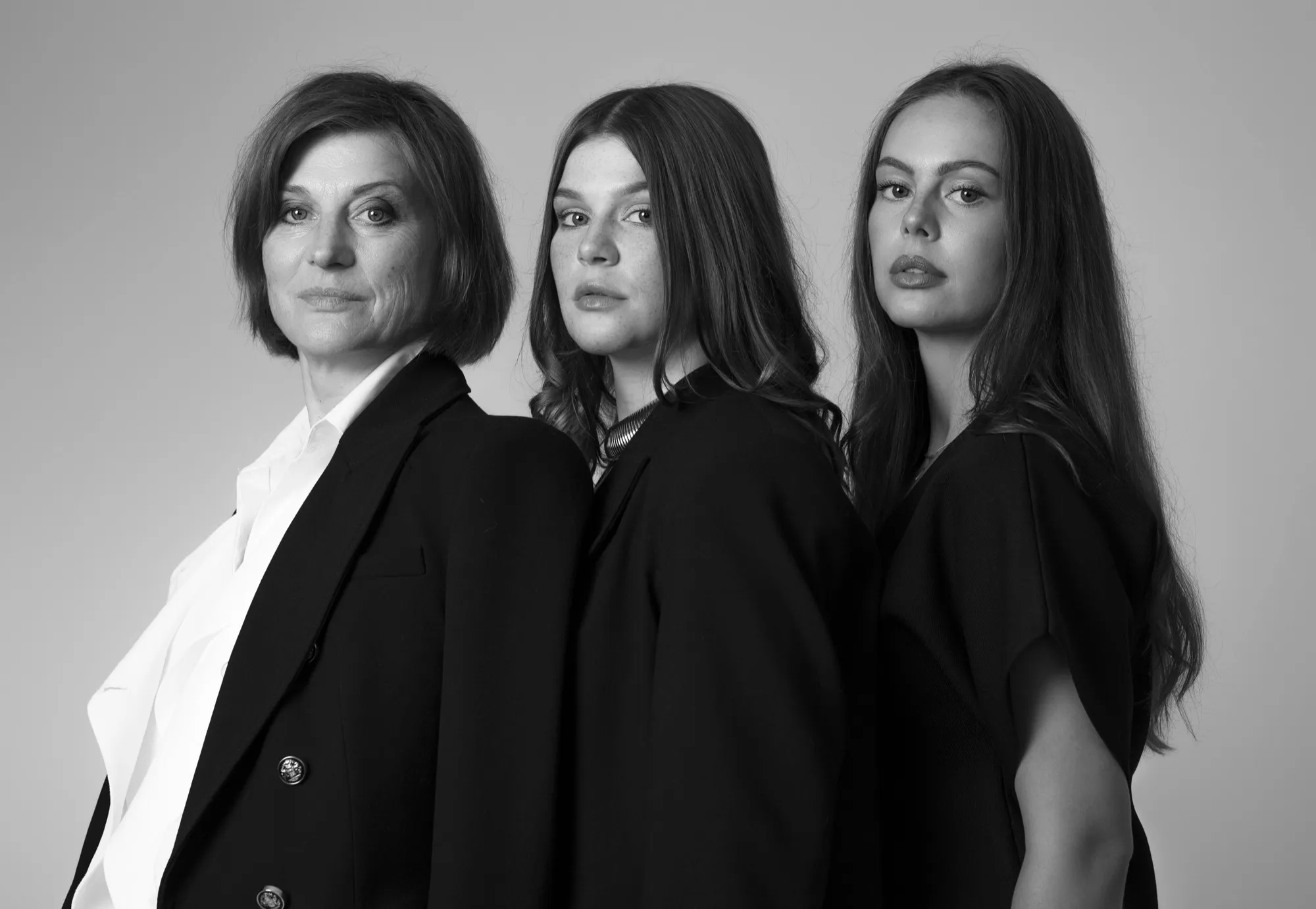 Photograph of a family session by Virginie Deronchêne, portrait photographer in Walloon Brabant