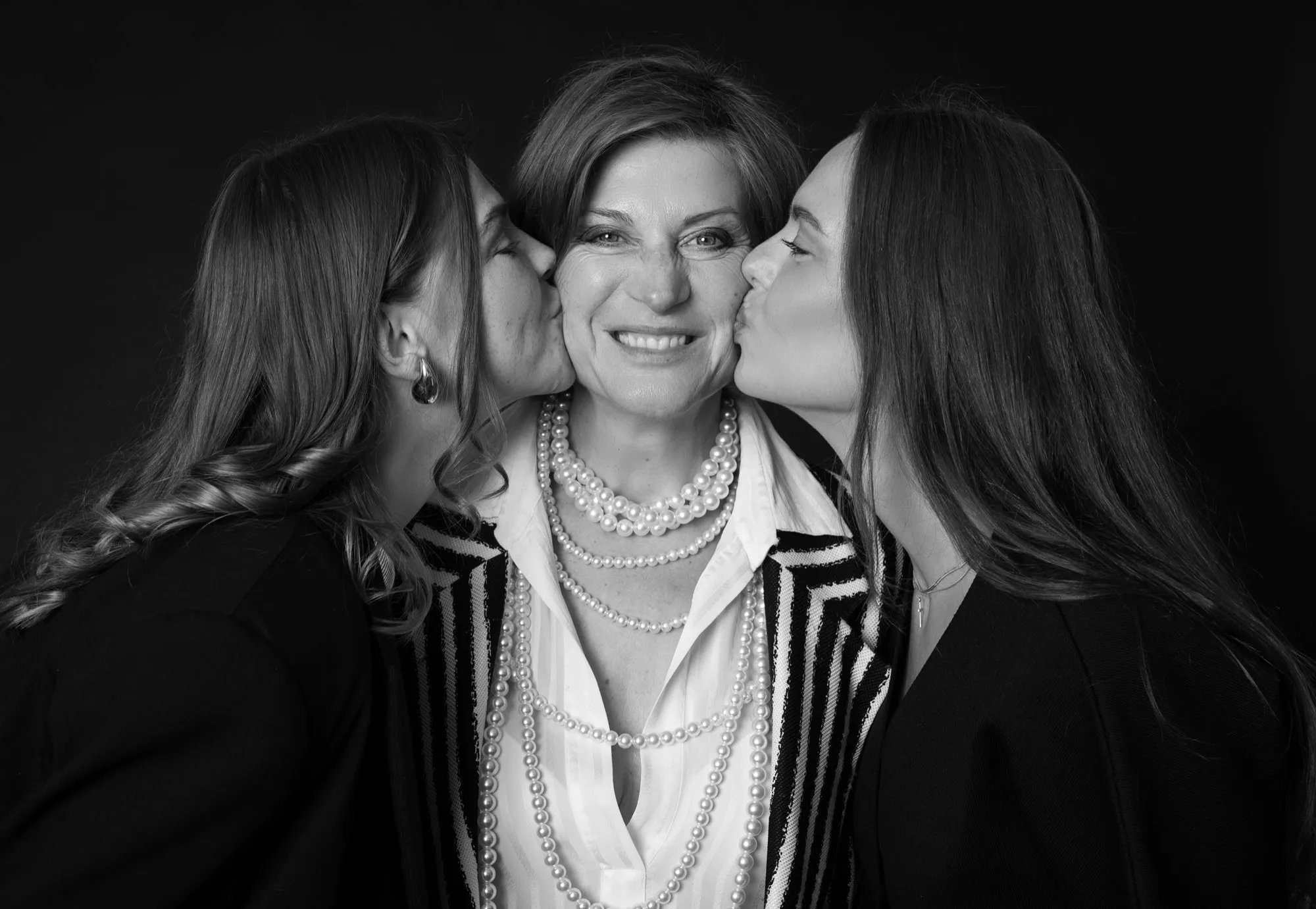 Photograph of a family session by Virginie Deronchêne, portrait photographer in Walloon Brabant