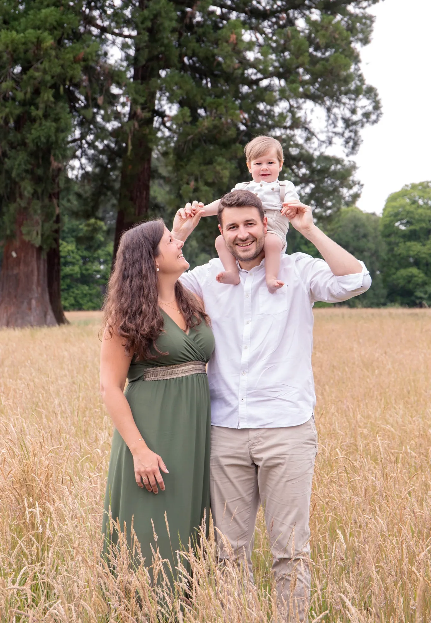 Photograph of a family session by Virginie Deronchêne, portrait photographer in Walloon Brabant