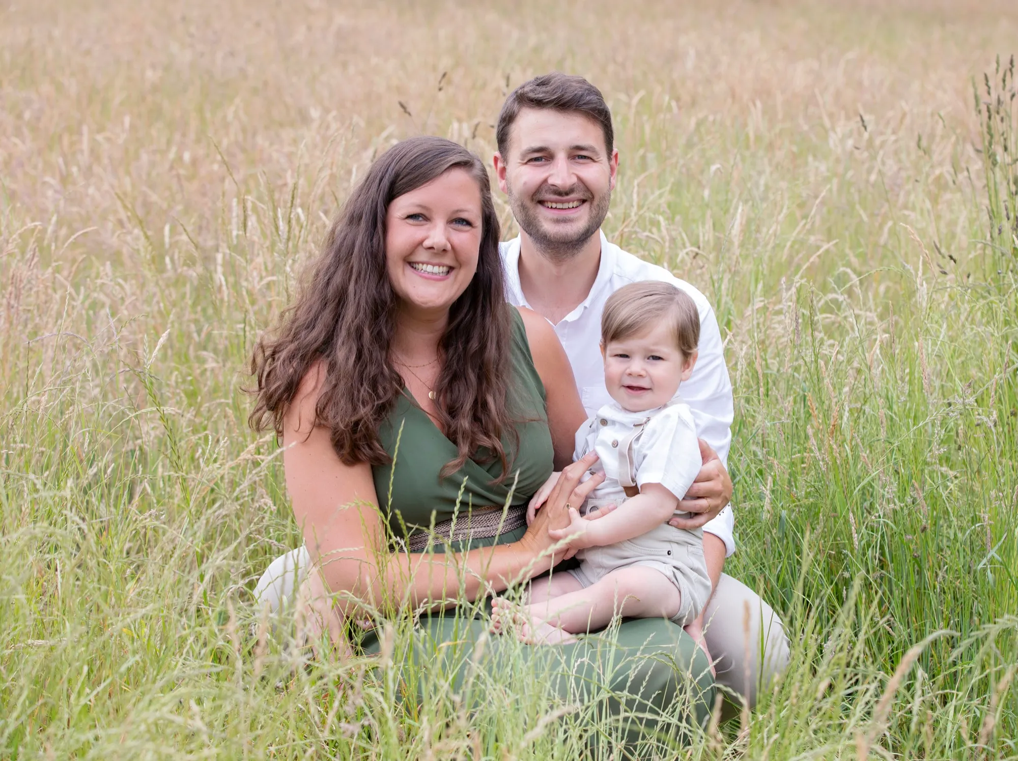 Photograph of a family session by Virginie Deronchêne, portrait photographer in Walloon Brabant