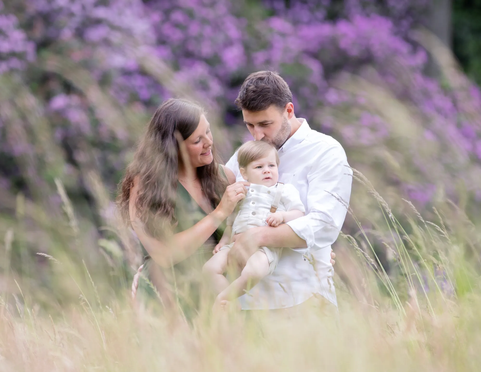 Photograph of a family session by Virginie Deronchêne, portrait photographer in Walloon Brabant
