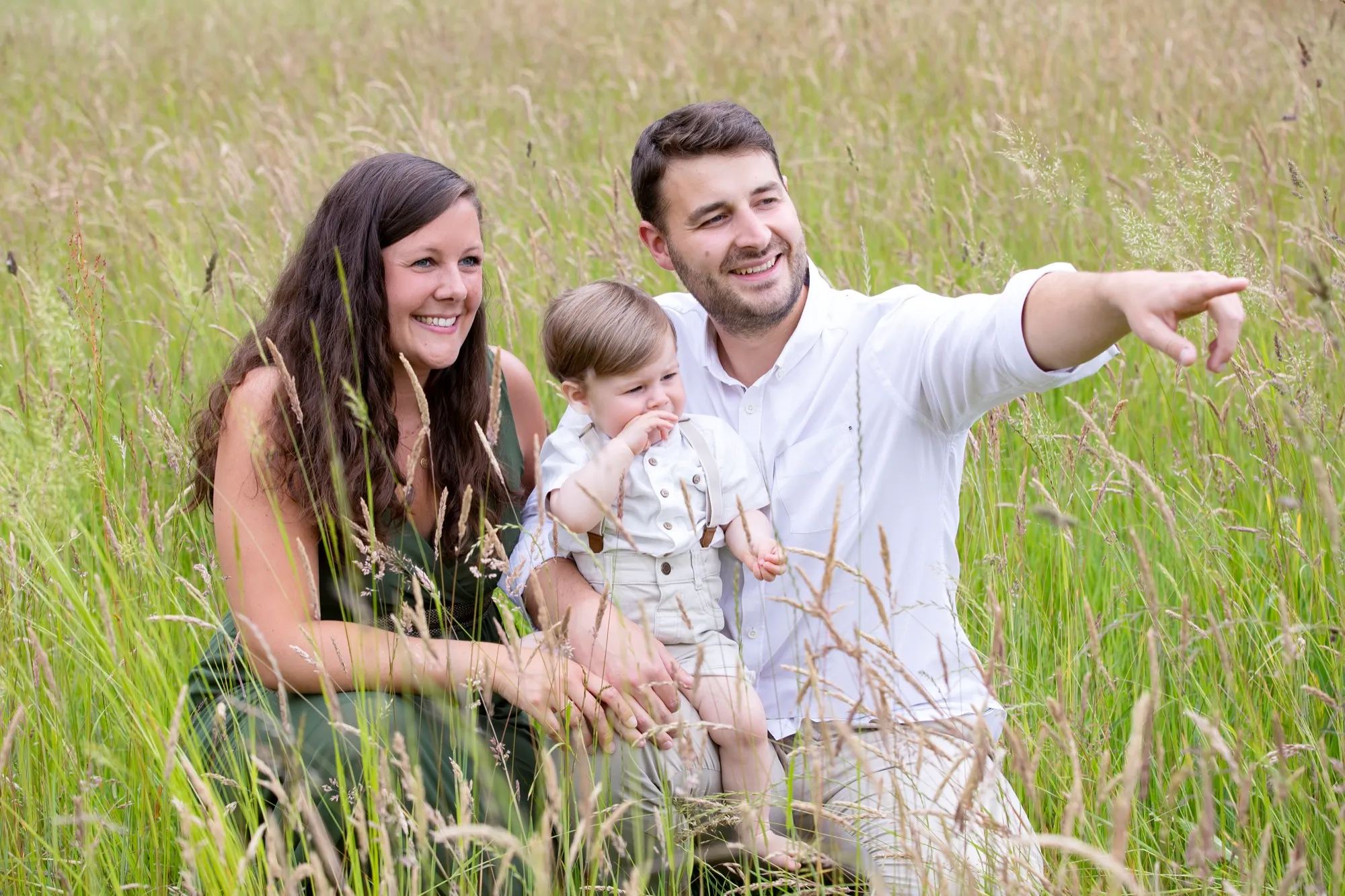 Photograph of a family session by Virginie Deronchêne, portrait photographer in Walloon Brabant
