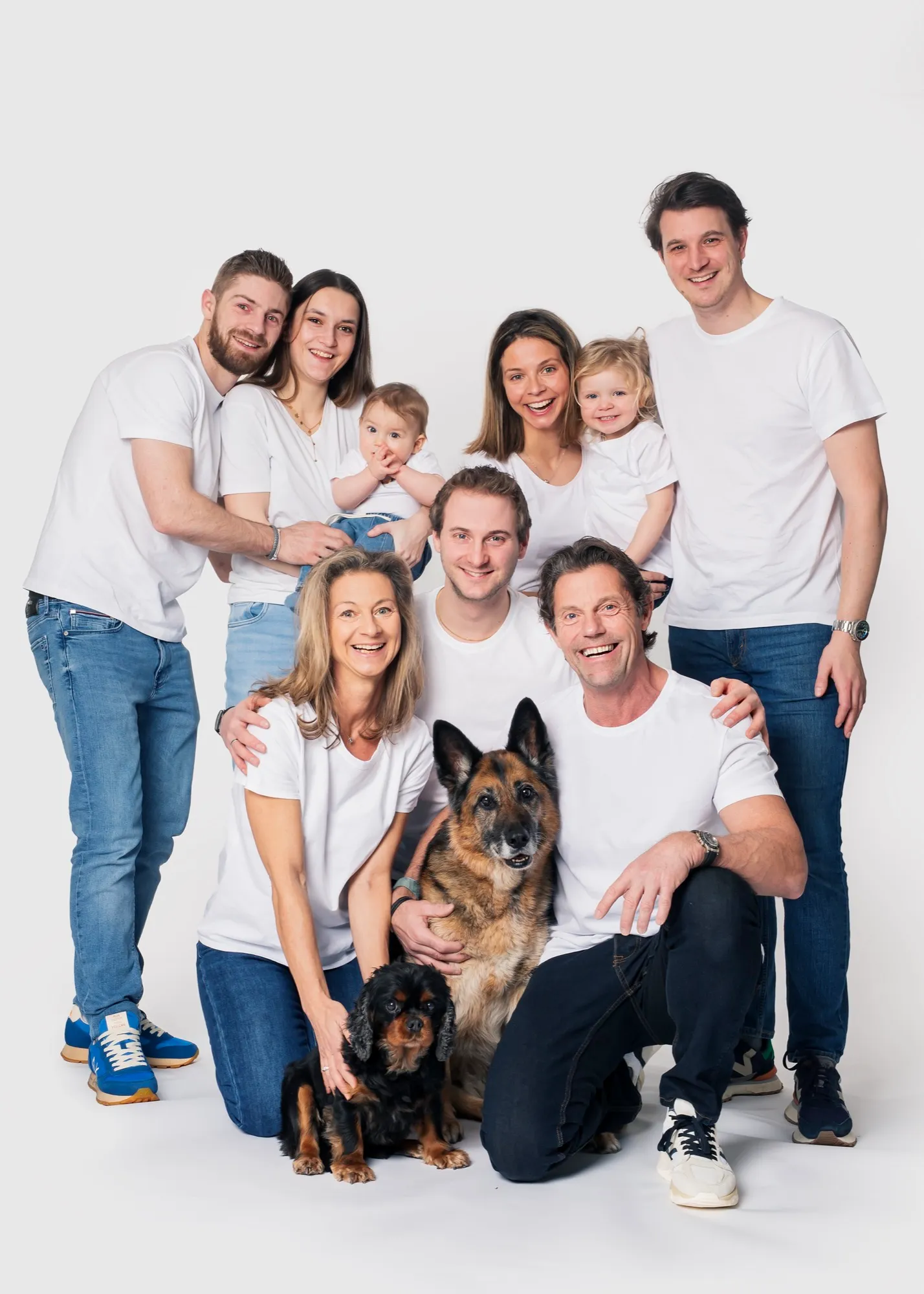 Photograph of a family session by Virginie Deronchêne, portrait photographer in Walloon Brabant