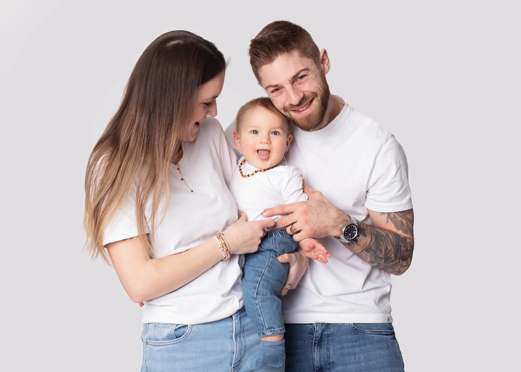 Photograph of a family session by Virginie Deronchêne, portrait photographer in Walloon Brabant