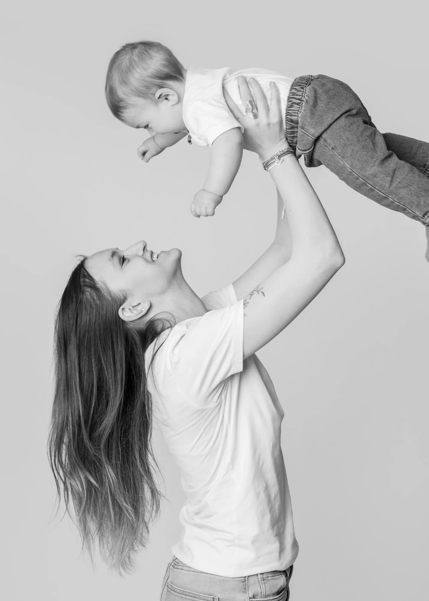 Photograph of a family session by Virginie Deronchêne, portrait photographer in Walloon Brabant