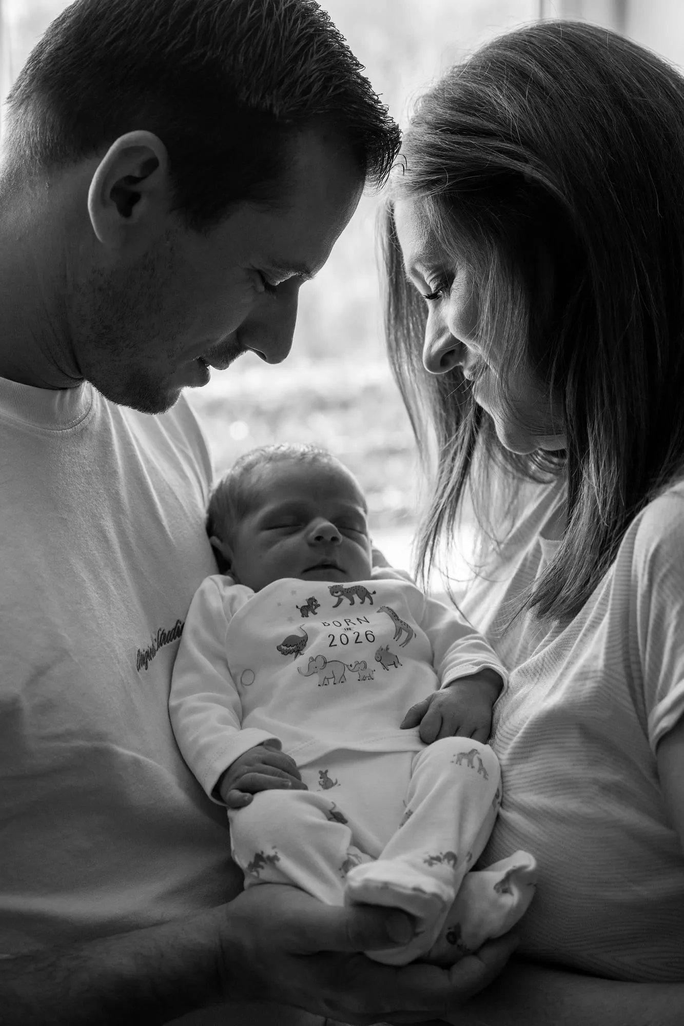 Photograph of a newborn session by Virginie Deronchêne, portrait photographer in Walloon Brabant