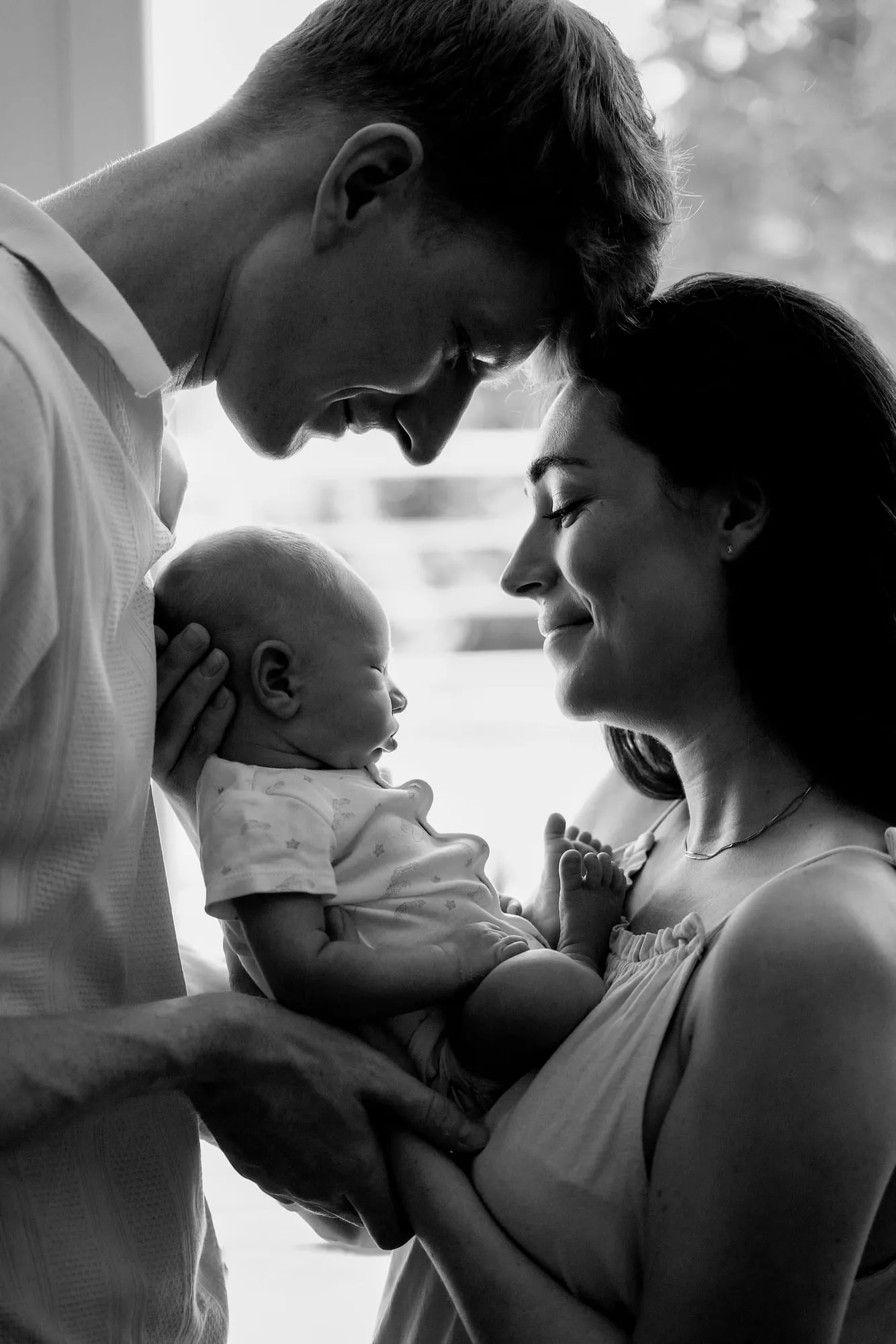 Photograph of a newborn session by Virginie Deronchêne, portrait photographer in Walloon Brabant