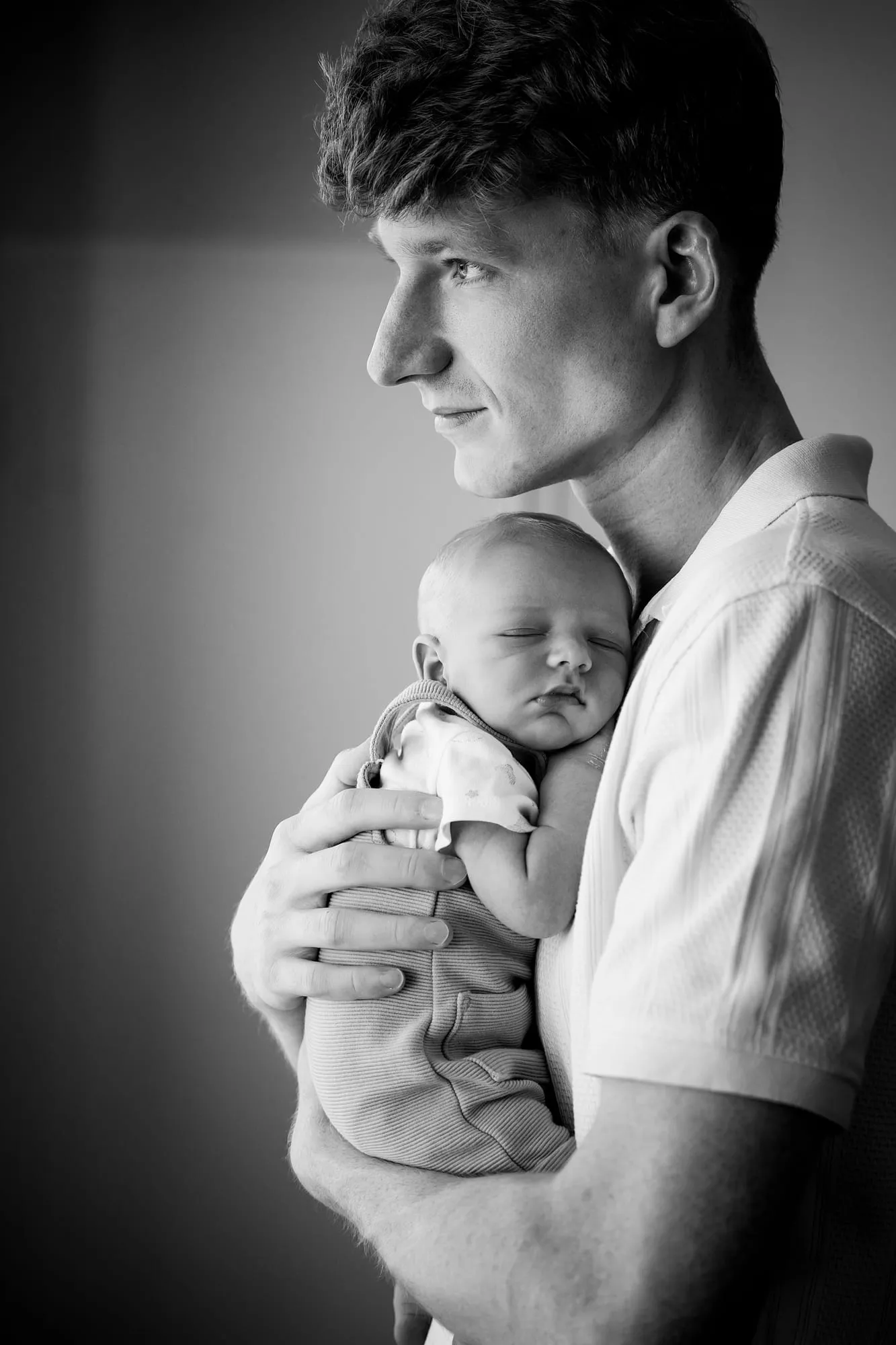 Photograph of a newborn session by Virginie Deronchêne, portrait photographer in Walloon Brabant