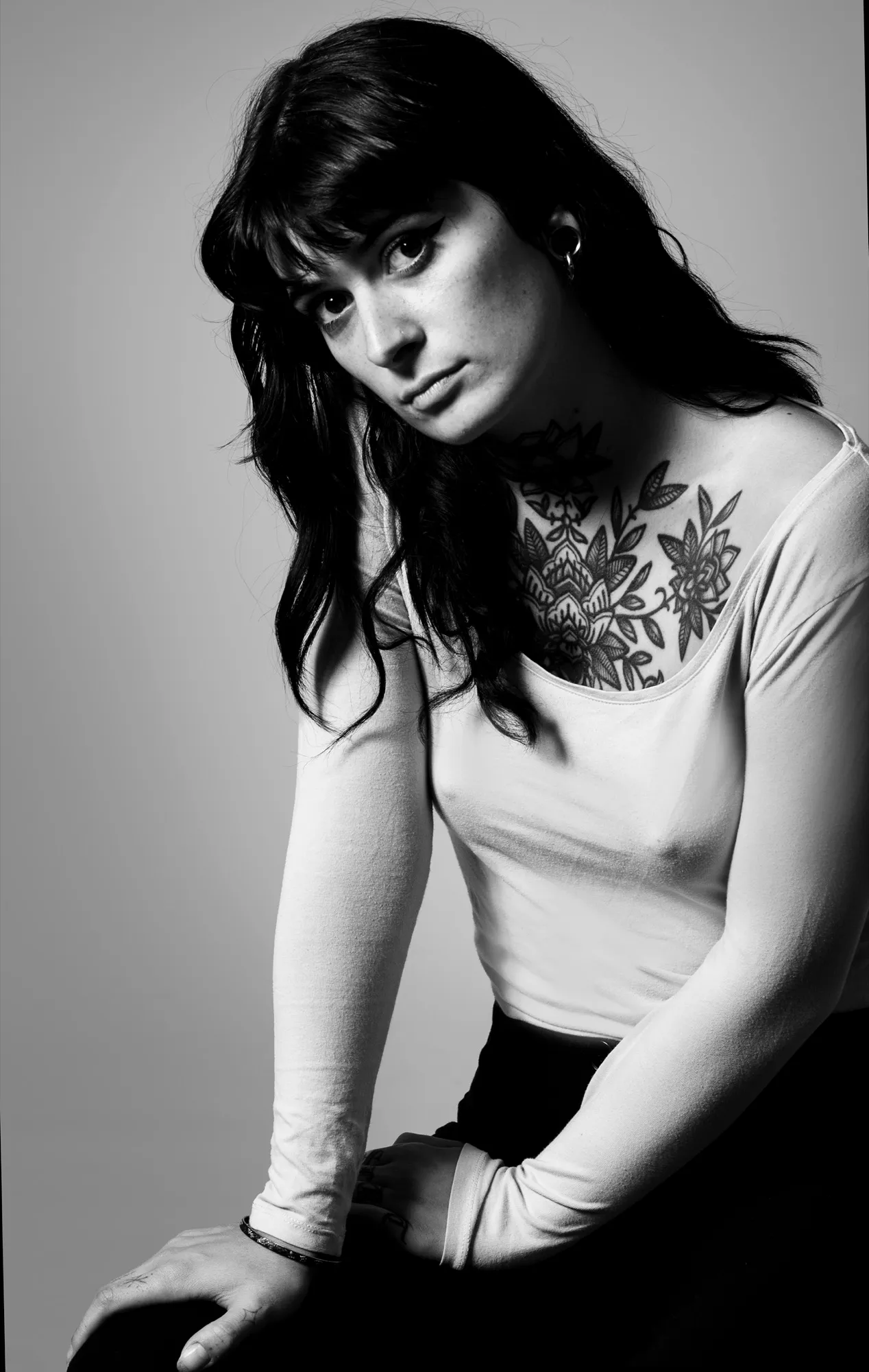 Photograph of a studio portrait by Virginie Deronchêne, portrait photographer in Walloon Brabant
