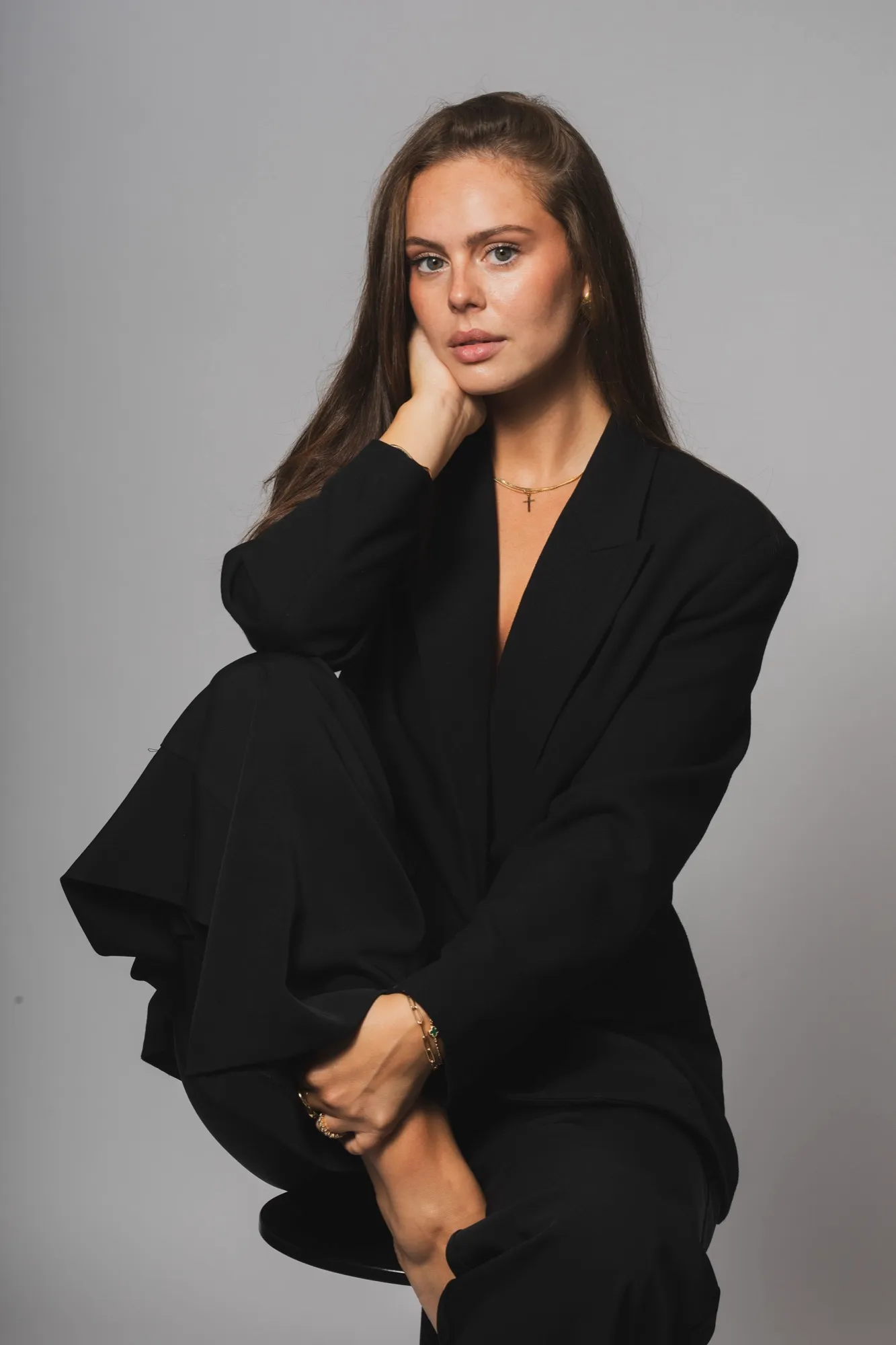 Photograph of a studio portrait by Virginie Deronchêne, portrait photographer in Walloon Brabant