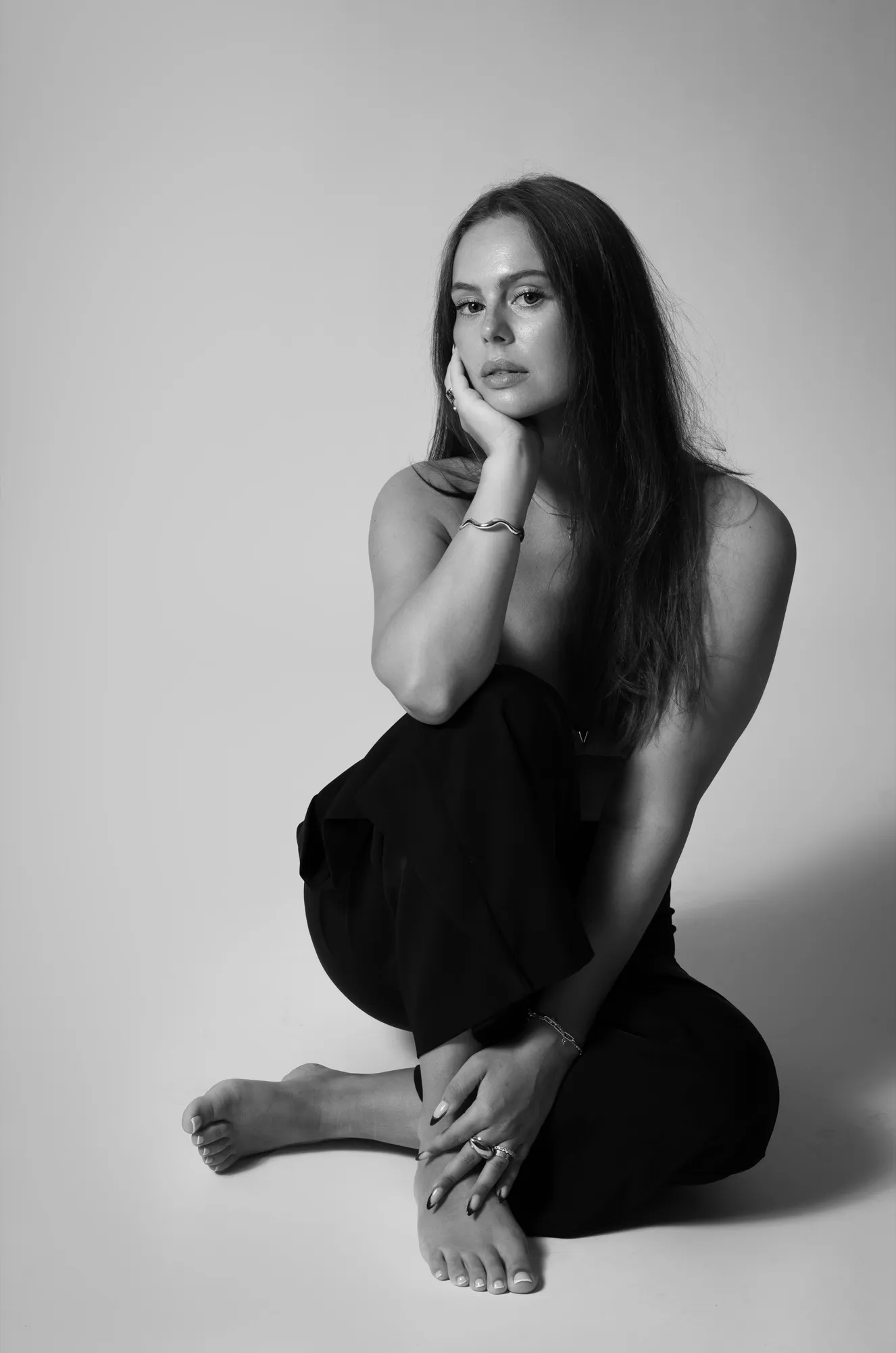 Photograph of a studio portrait by Virginie Deronchêne, portrait photographer in Walloon Brabant
