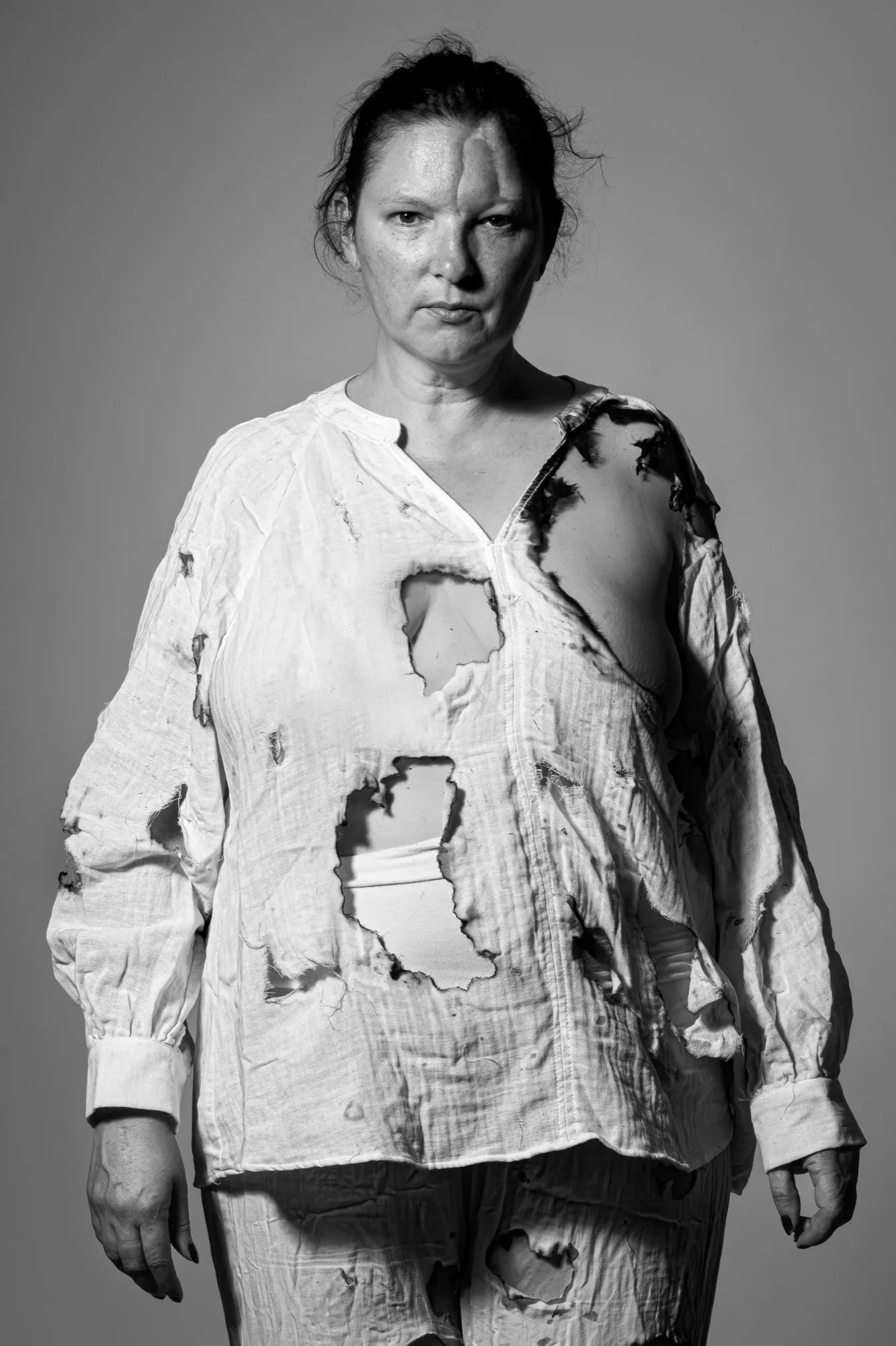 Photograph of a studio portrait by Virginie Deronchêne, portrait photographer in Walloon Brabant