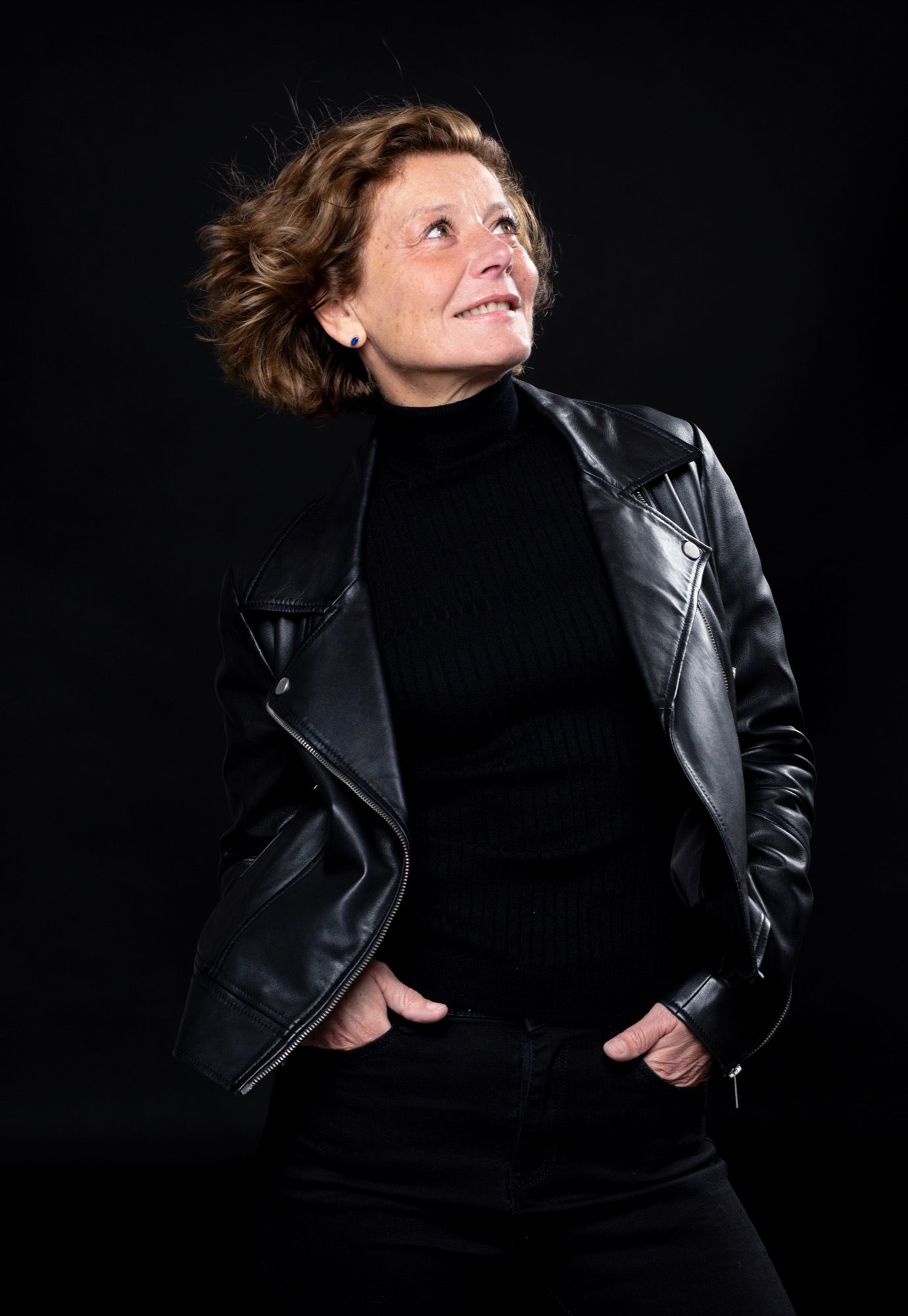 Portrait of a woman with long hair, black jacket, soft light in the studio (6)