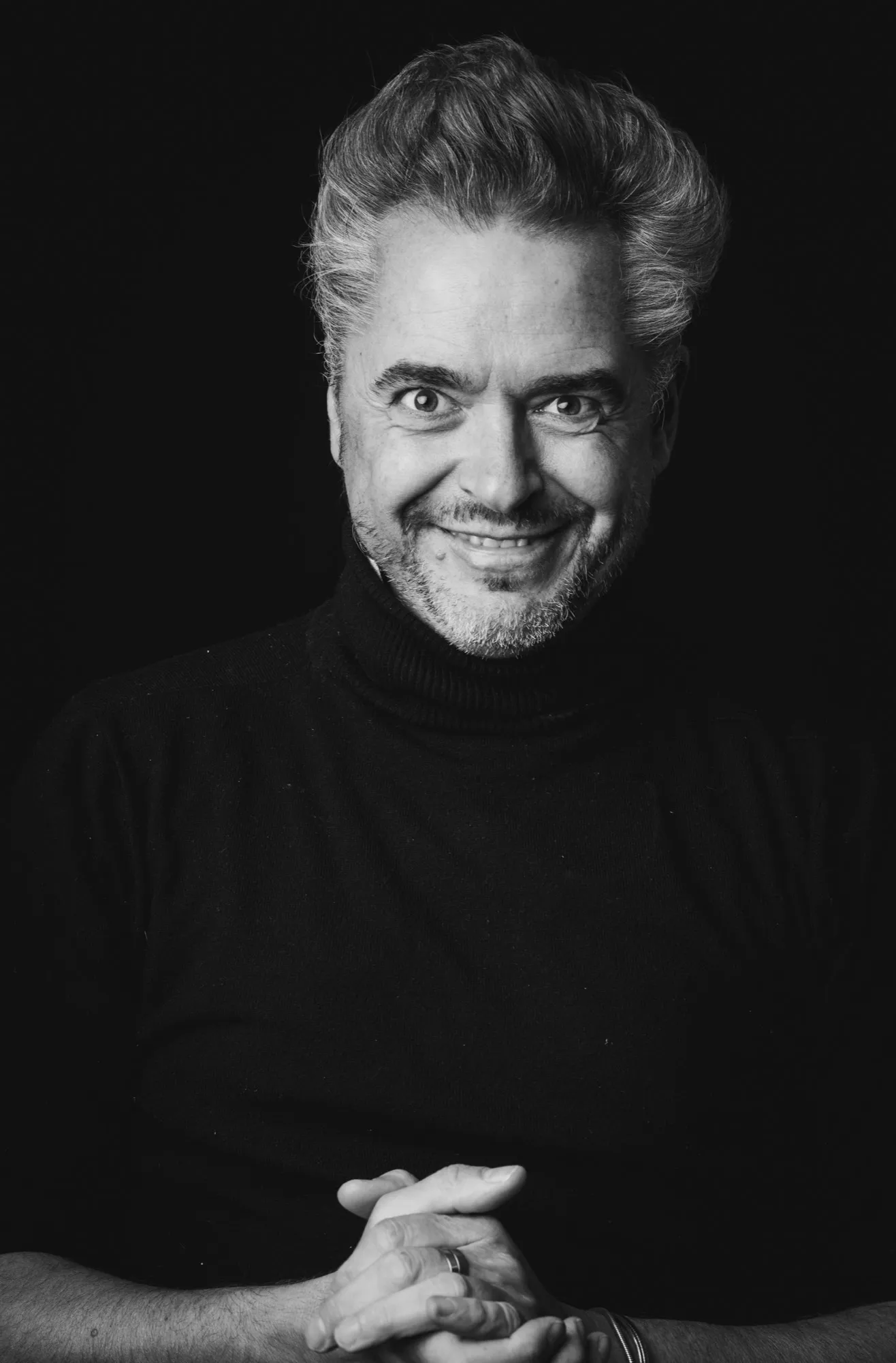 Photograph of a studio portrait by Virginie Deronchêne, portrait photographer in Walloon Brabant