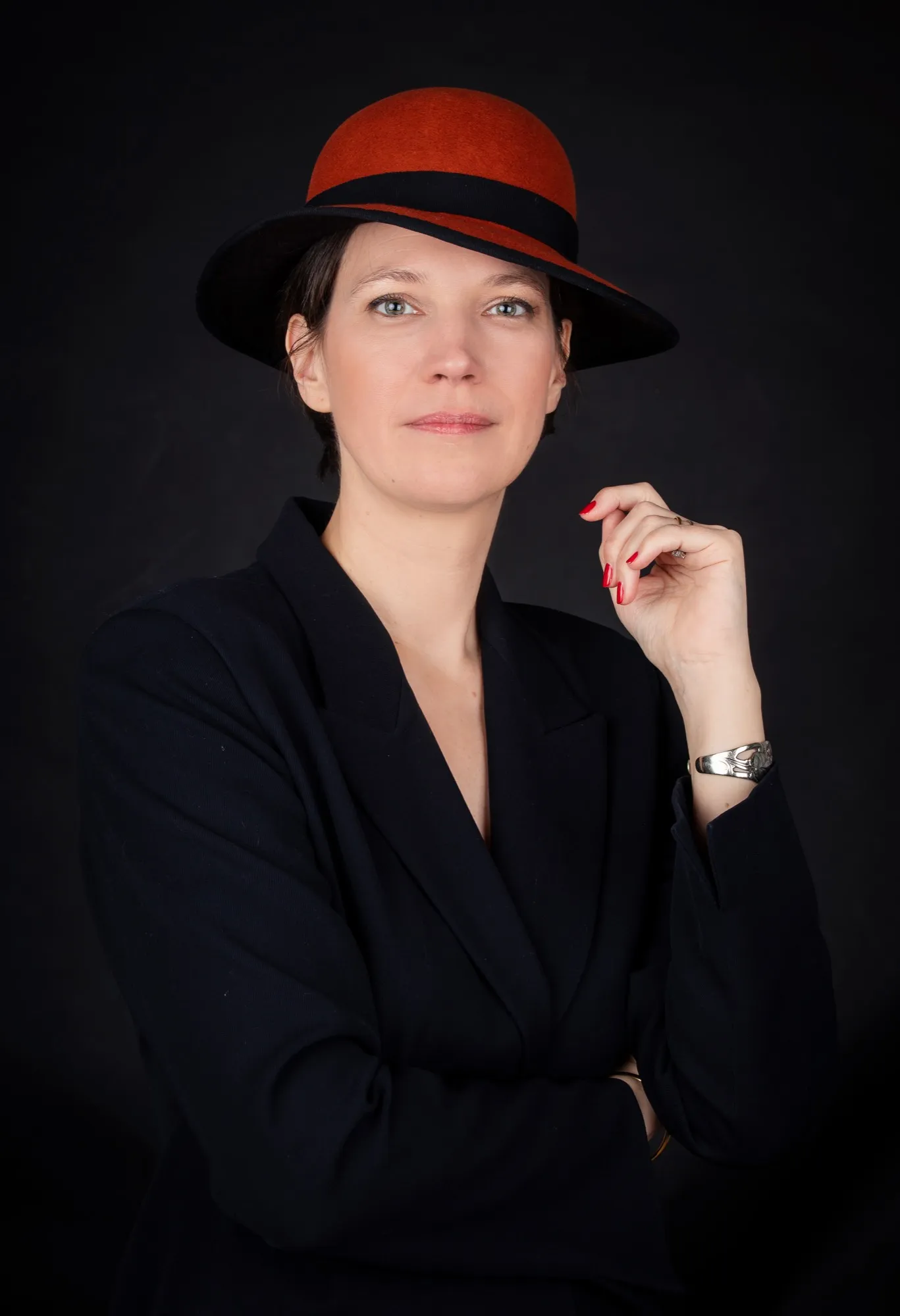 Photograph of a studio portrait by Virginie Deronchêne, portrait photographer in Walloon Brabant