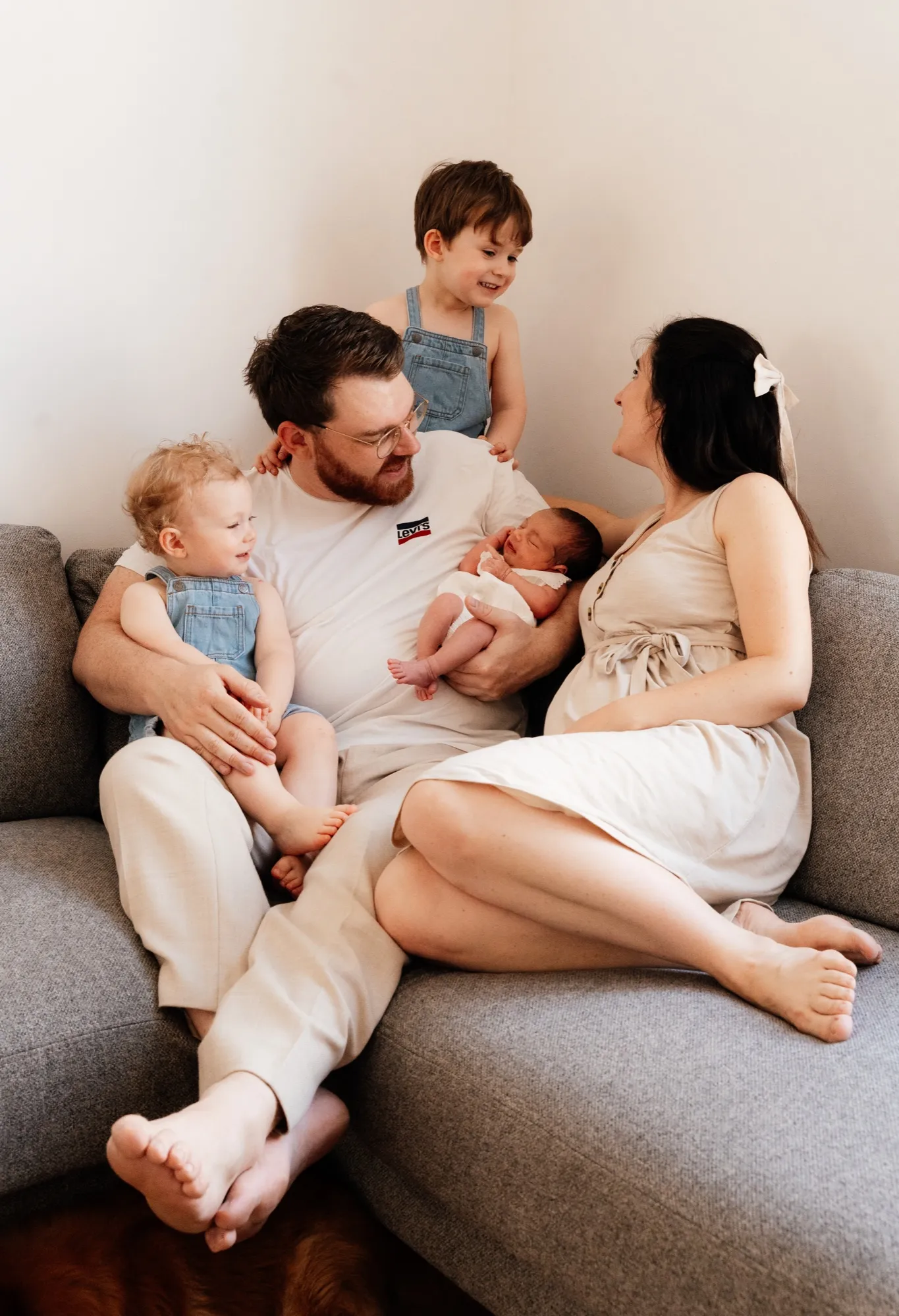 Photograph of a newborn session by Virginie Deronchêne, portrait photographer in Walloon Brabant